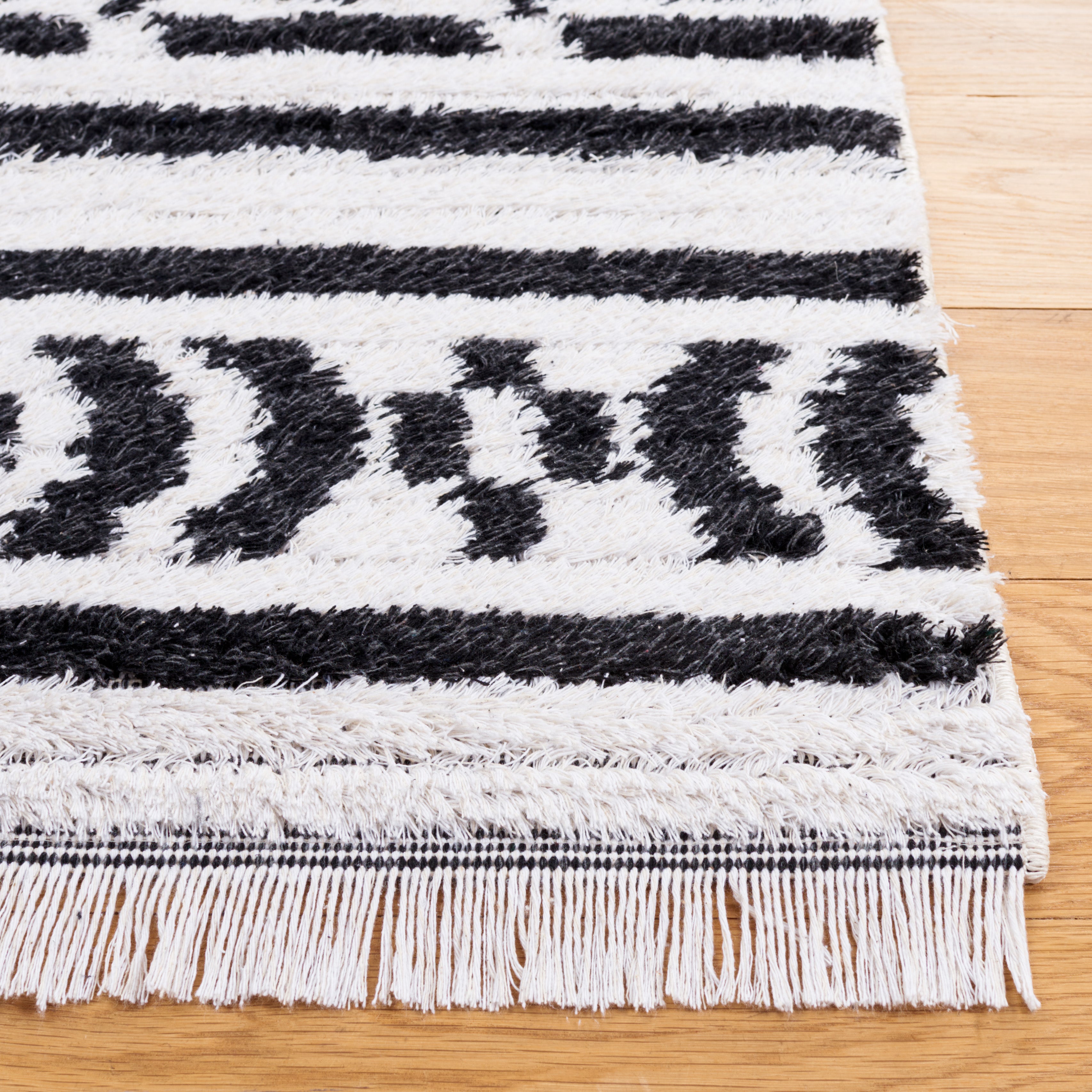 Safavieh Augustine 849 Rug, AGT849 - Black / Ivory