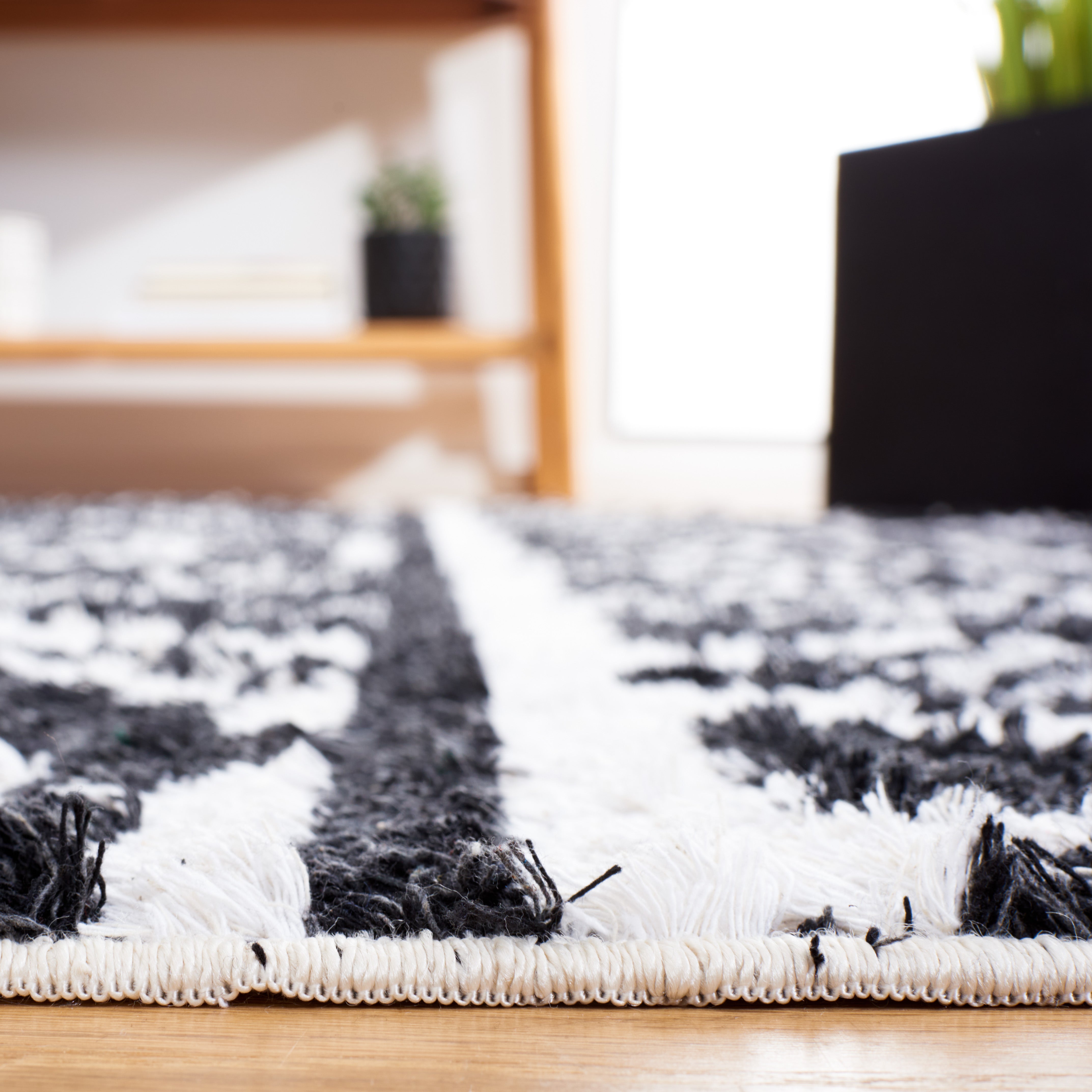 Safavieh Augustine 849 Rug, AGT849 - Black / Ivory