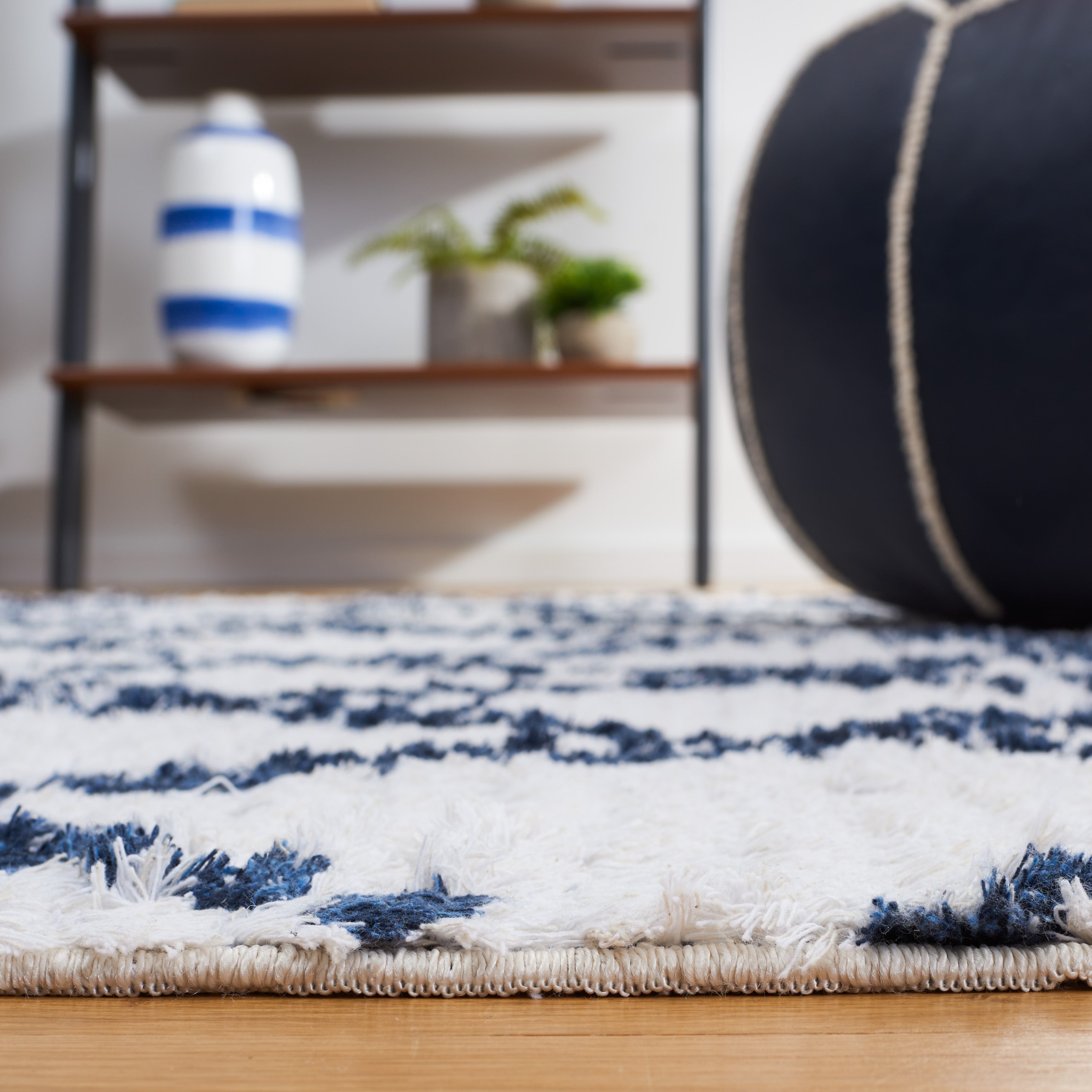 Safavieh Augustine 850 Rug, AGT850 - Ivory / Navy