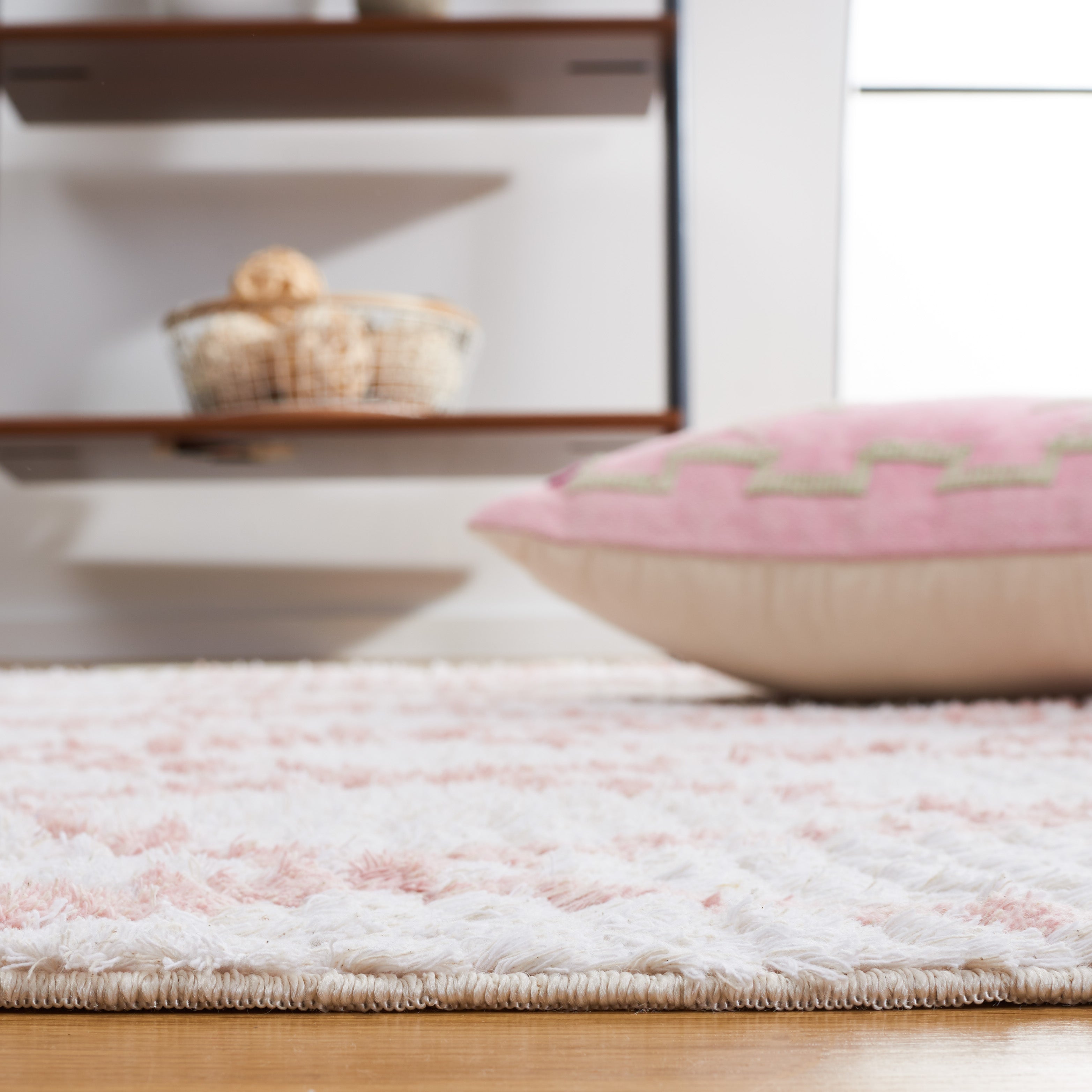 Safavieh Augustine 850 Rug, AGT850 - Ivory / Pink
