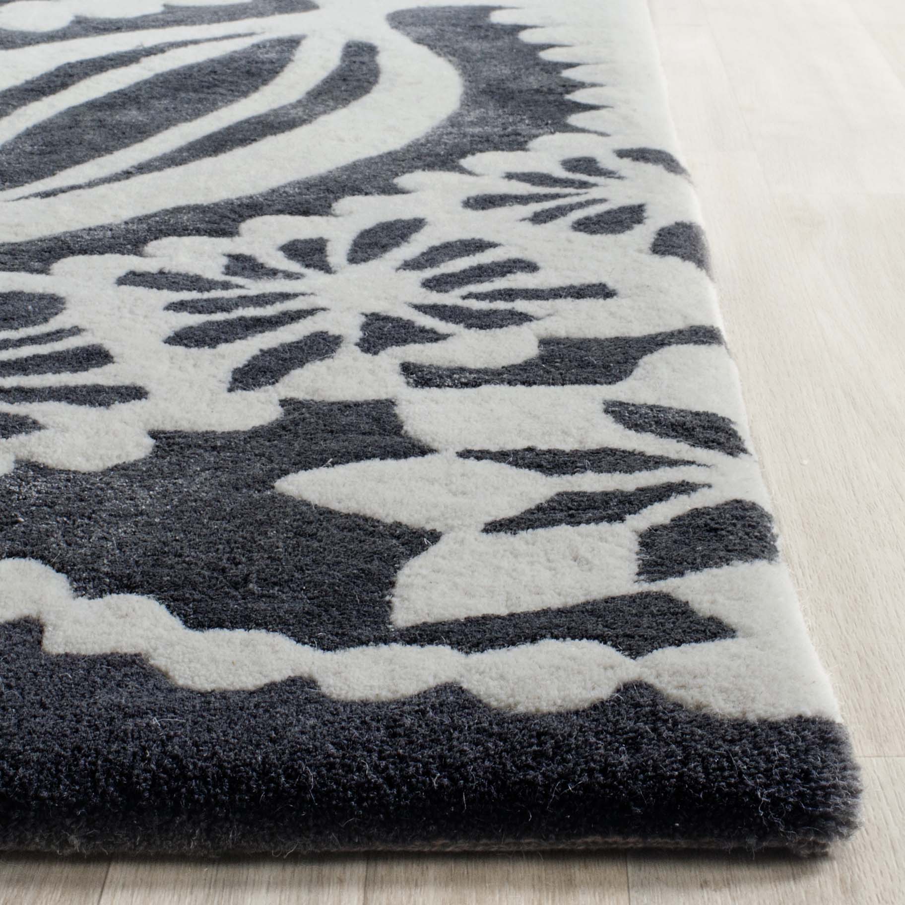 Safavieh Delilah 122 Rug, ALR122 - Grey / Ivory