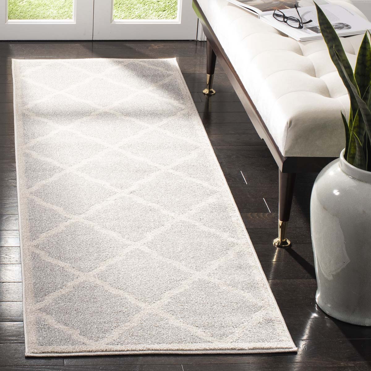 Safavieh Amherst 421 Rug, AMT421 - Light Grey / Beige