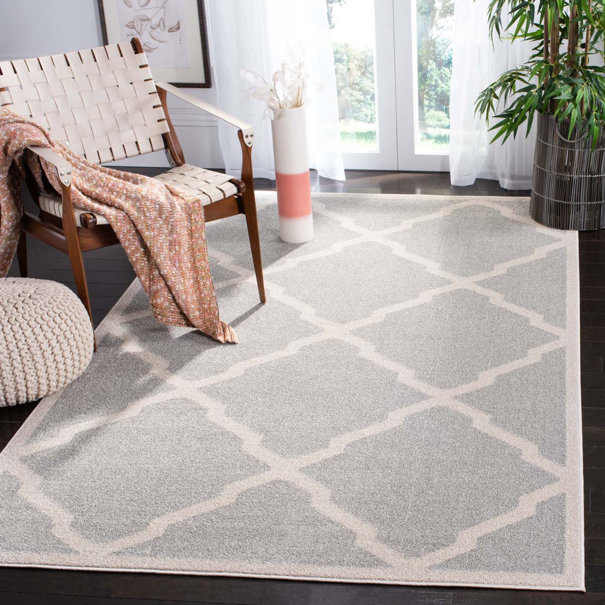Safavieh Amherst 421 Rug, AMT421 - Light Grey / Beige