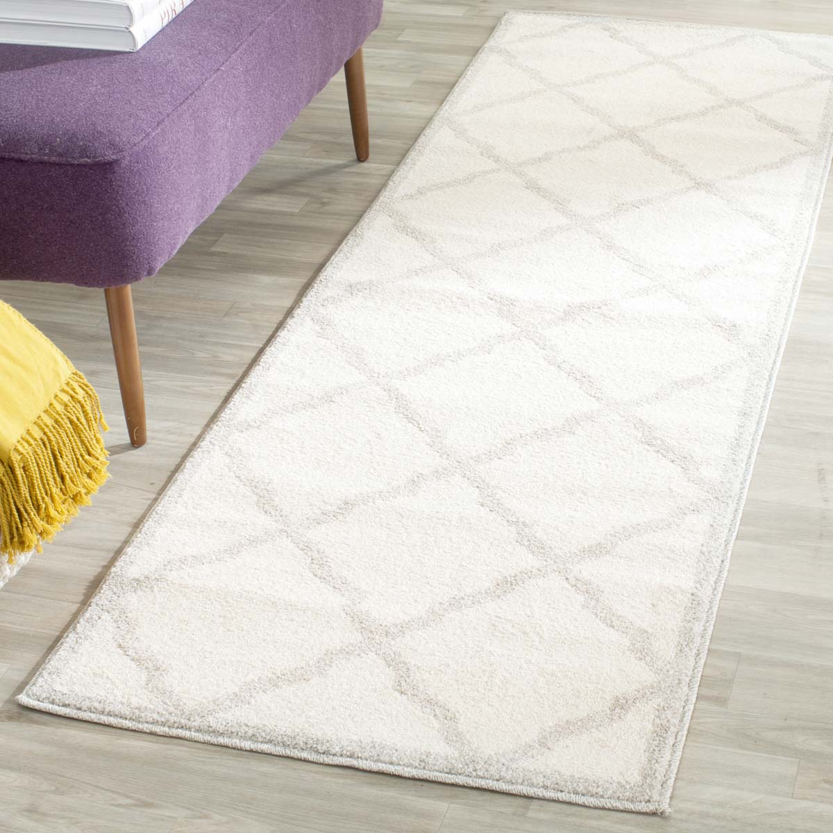 Safavieh Amherst 421 Rug, AMT421 - Beige / Light Grey