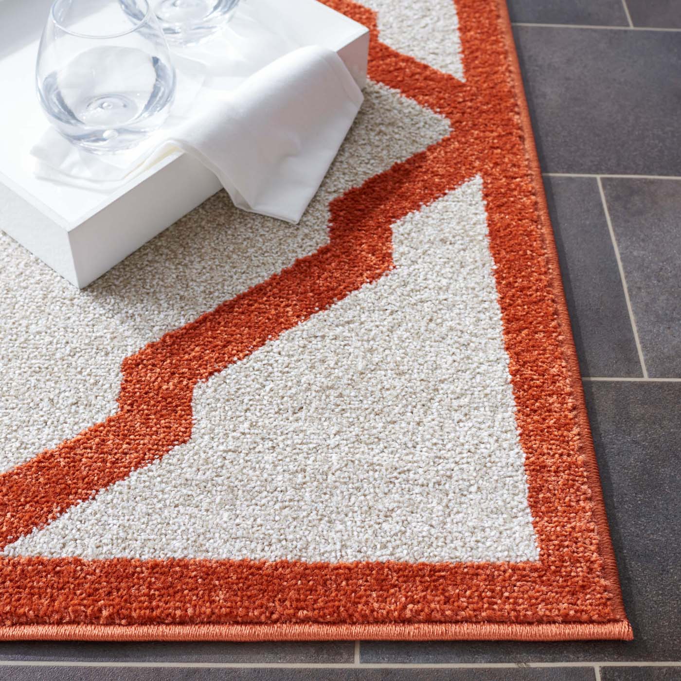 Safavieh Amherst 421 Rug, AMT421 - Beige / Orange