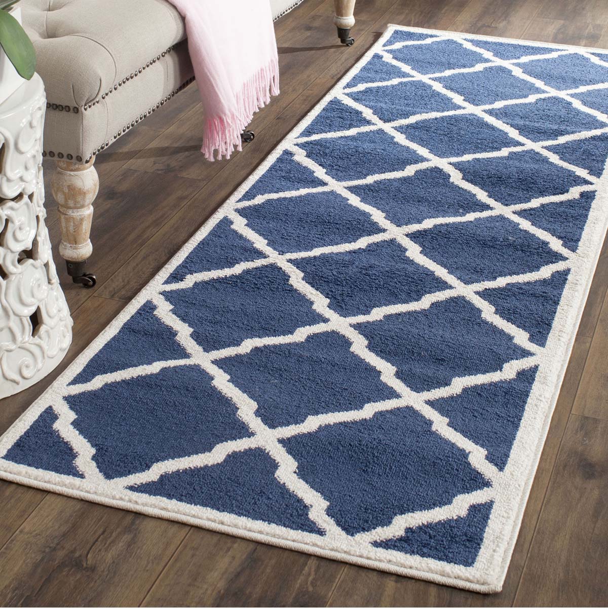 Safavieh Amherst 421 Rug, AMT421 - Navy / Beige