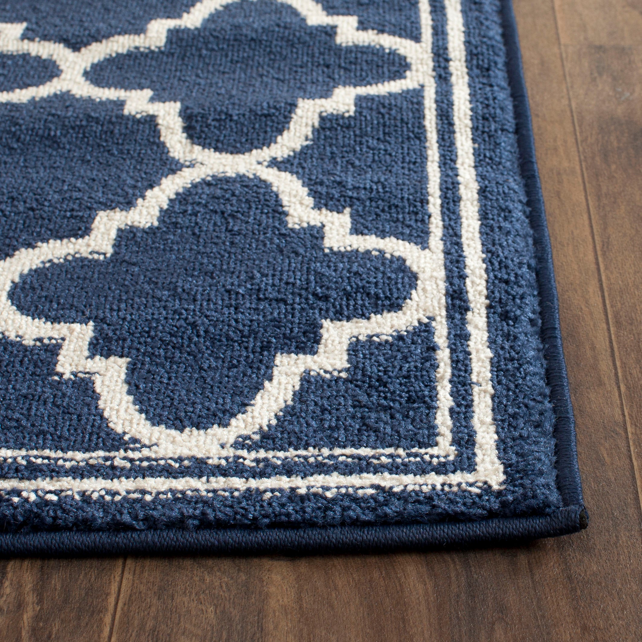 Safavieh Amherst 422 Rug, AMT422 - Navy / Beige
