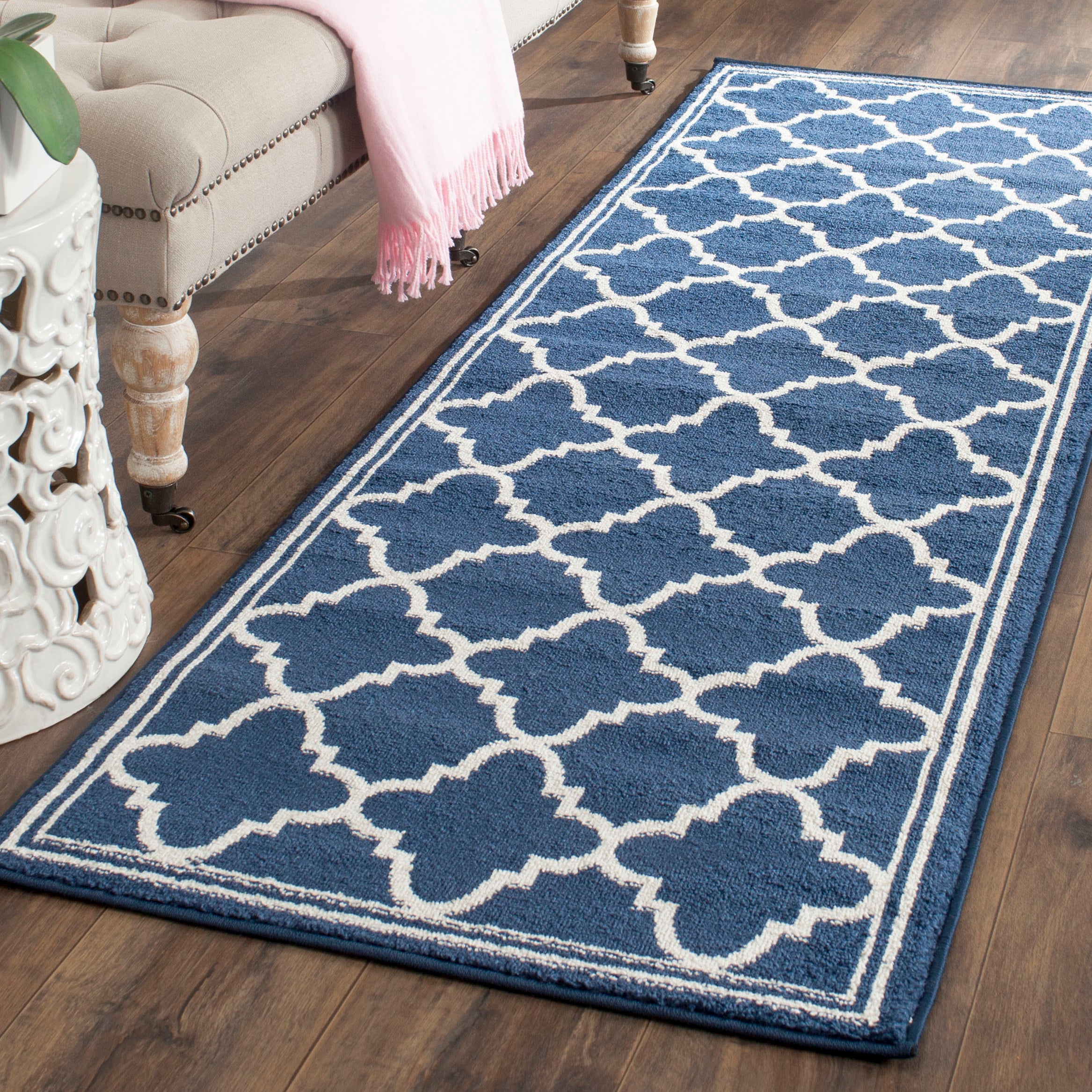 Safavieh Amherst 422 Rug, AMT422 - Navy / Beige