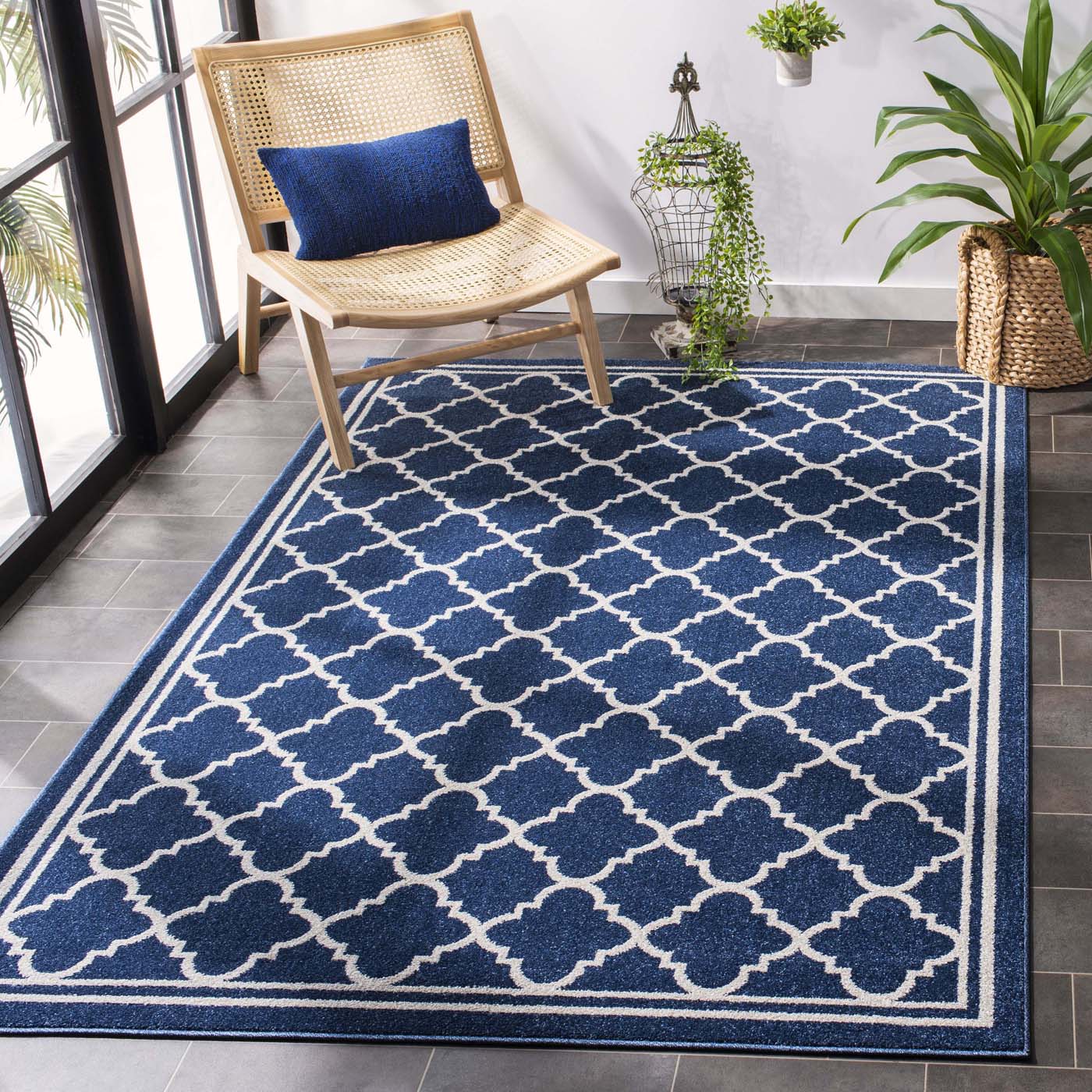 Safavieh Amherst 422 Rug, AMT422 - Navy / Beige