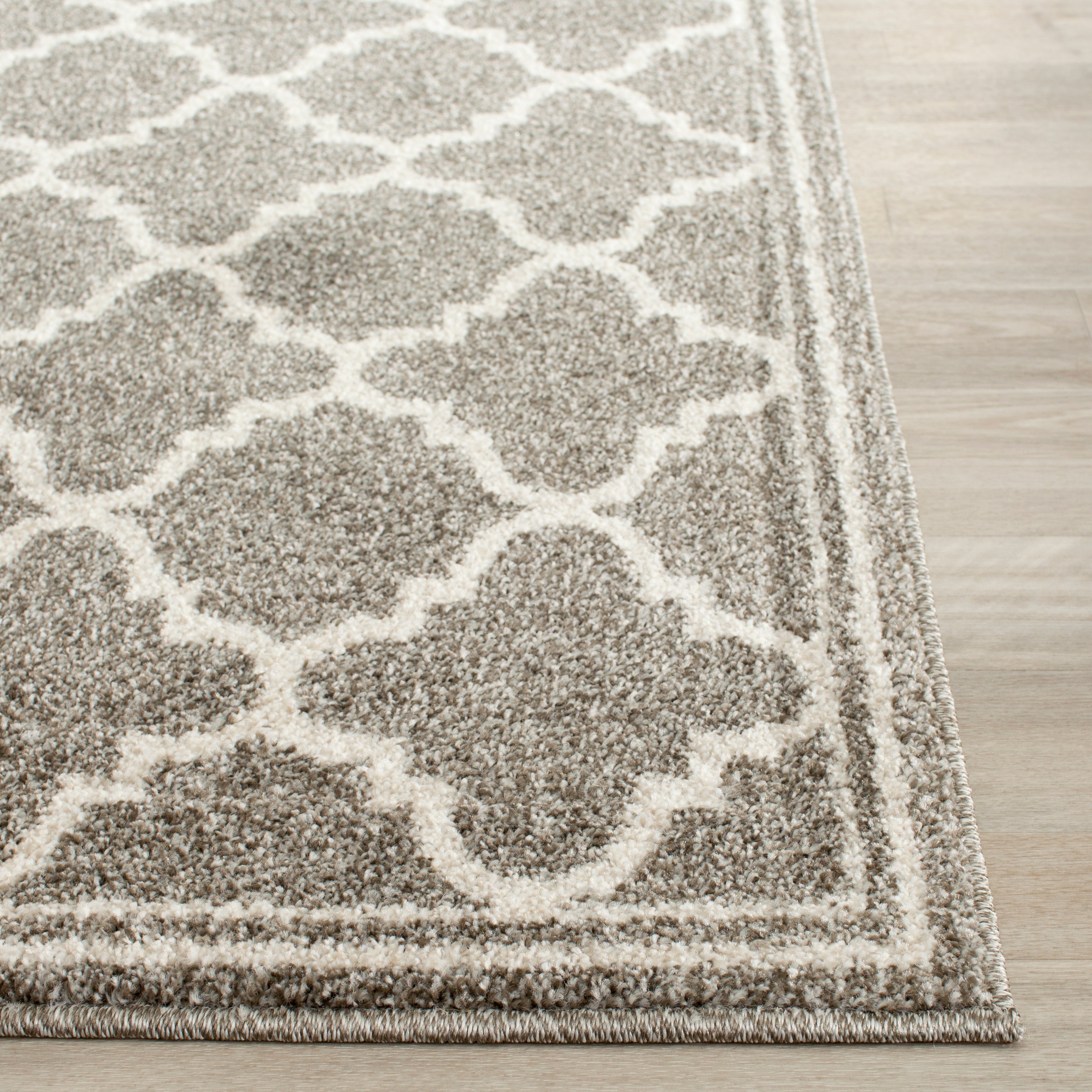 Safavieh Amherst 422 Rug, AMT422 - Dark Grey / Beige