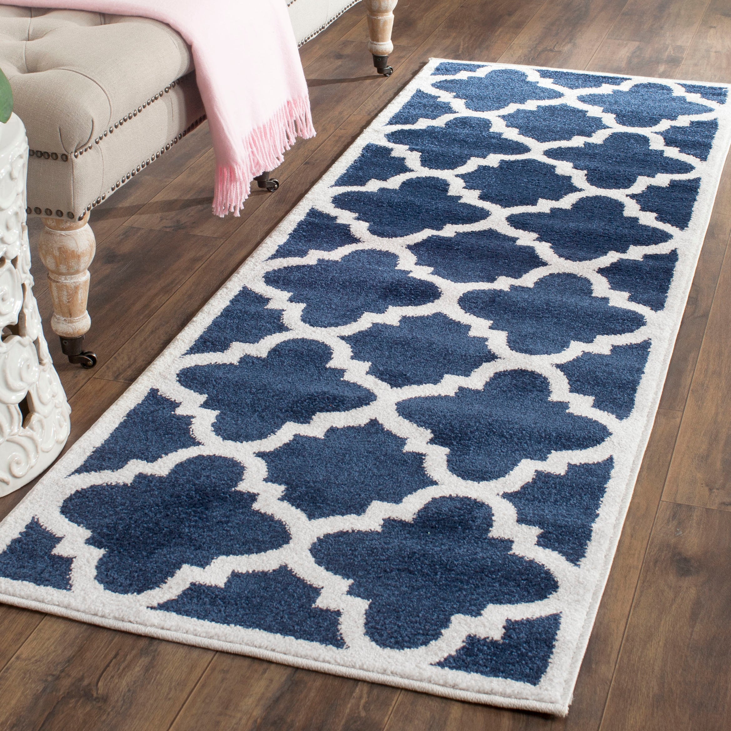 Safavieh Amherst 423 Rug, AMT423 - Navy / Beige