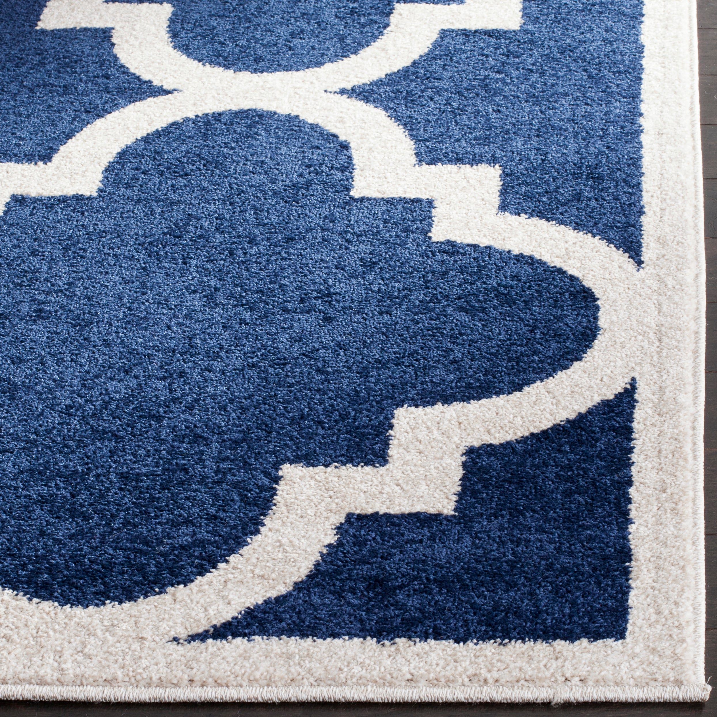 Safavieh Amherst 423 Rug, AMT423 - Navy / Beige