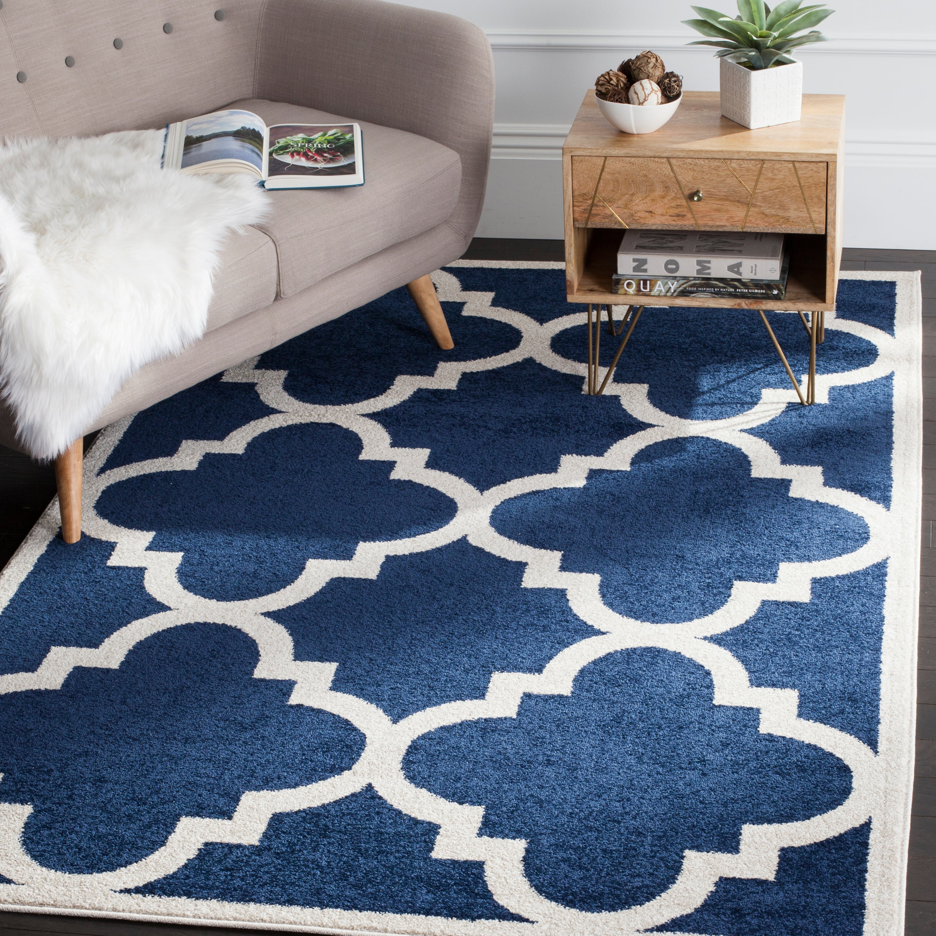 Safavieh Amherst 423 Rug, AMT423 - Navy / Beige