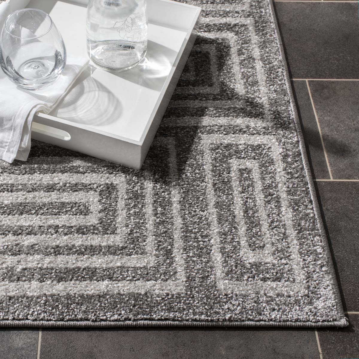 Safavieh Amherst 430 Rug, AMT430 - Grey / Ivory