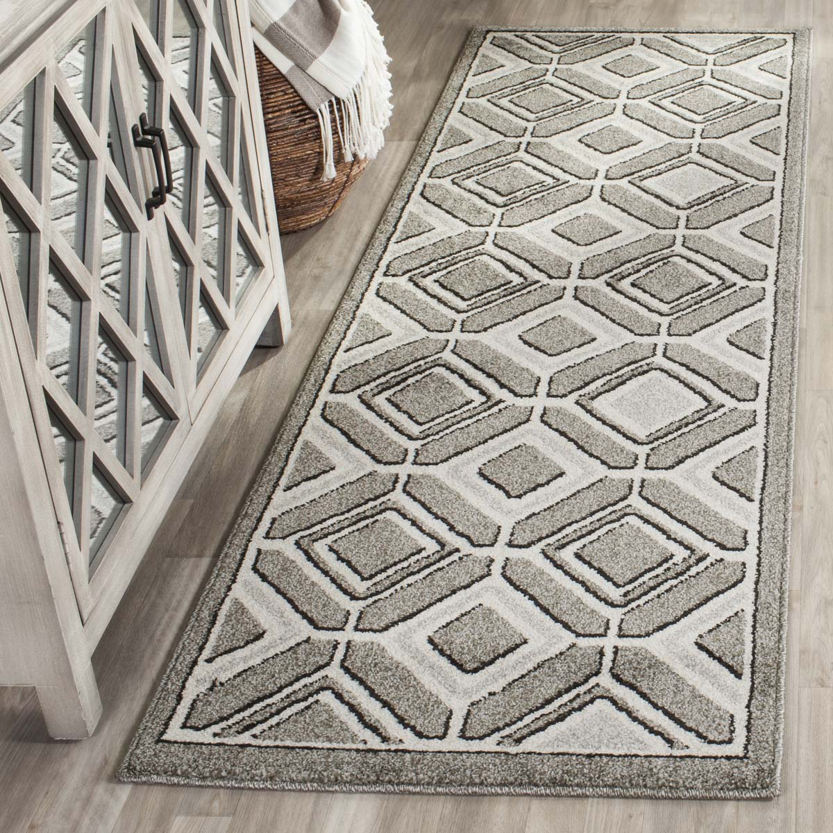 Safavieh Amherst 433 Rug, AMT433 - Grey / Light Grey