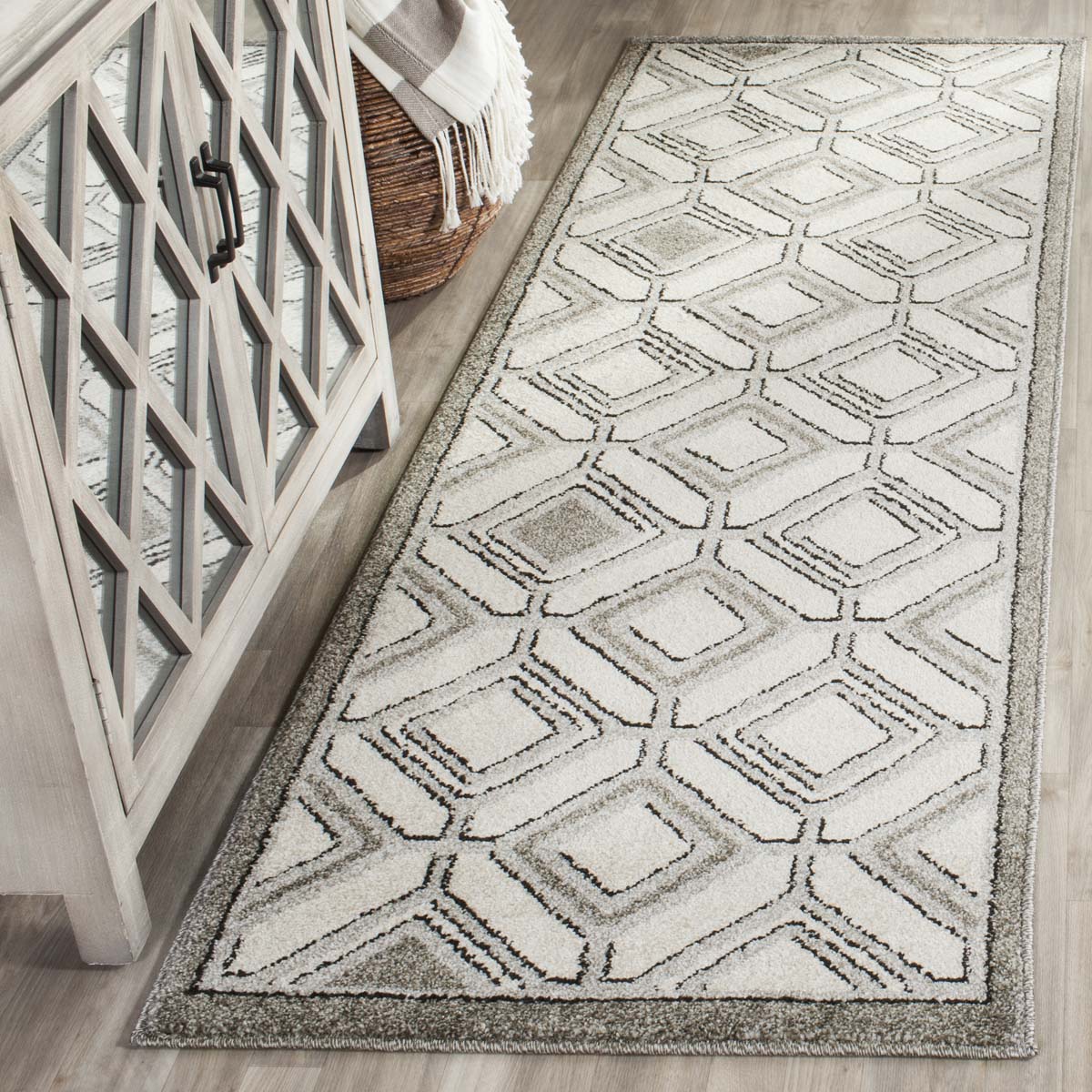 Safavieh Amherst 433 Rug, AMT433 - Ivory / Light Grey