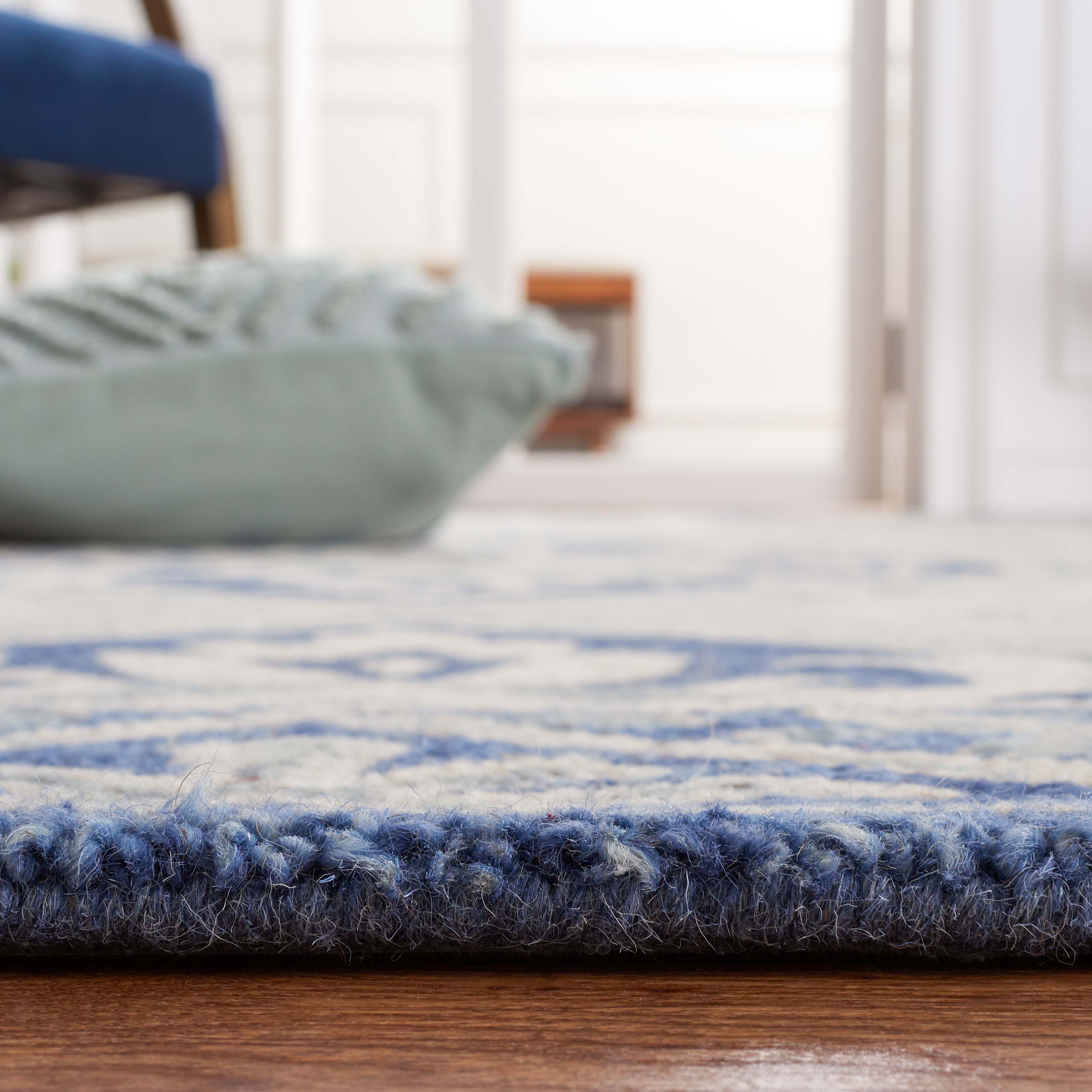 Safavieh Aspen 351 Rug, APN351 - Blue / Ivory