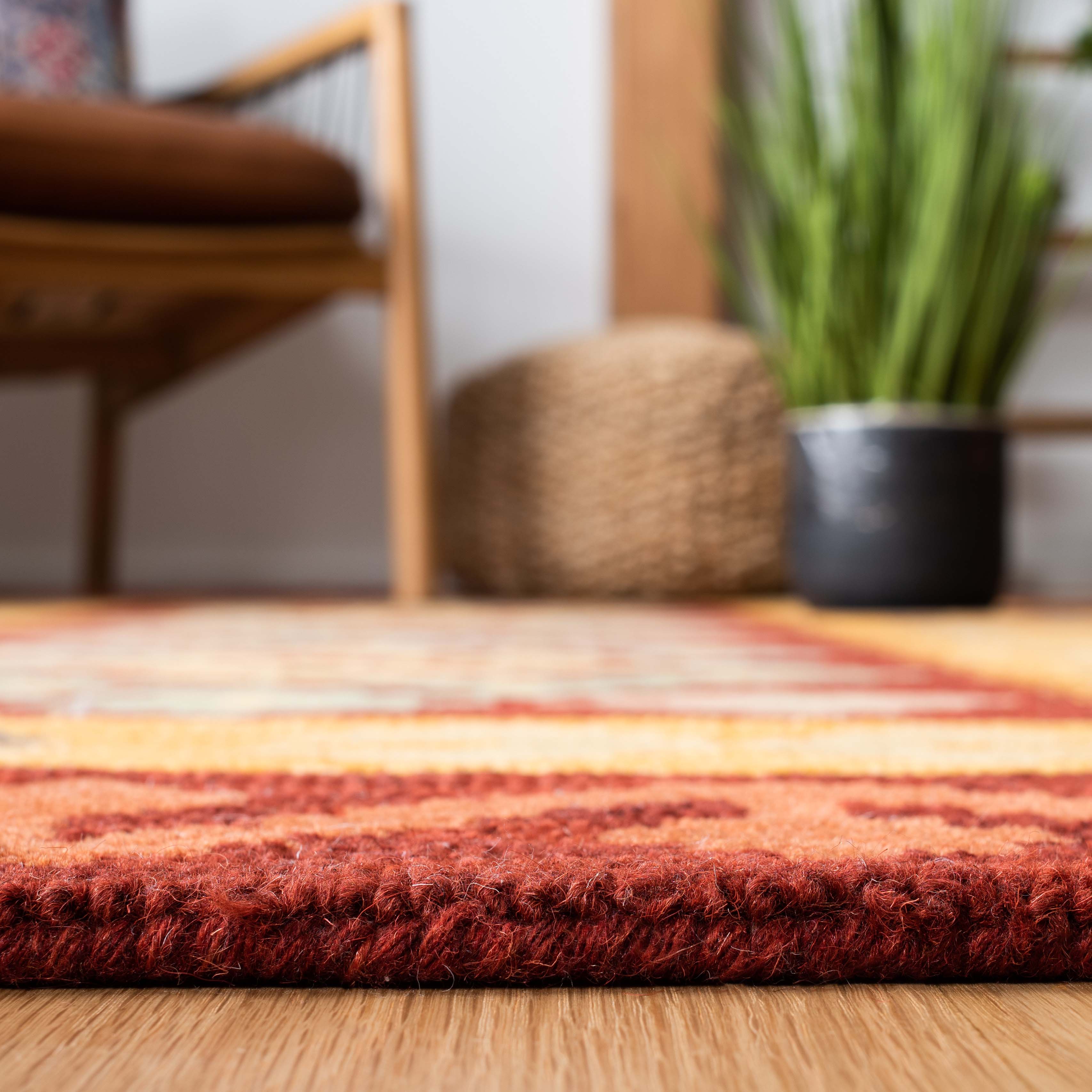 Safavieh Aspen 403 Rug, APN403 - Red / Gold