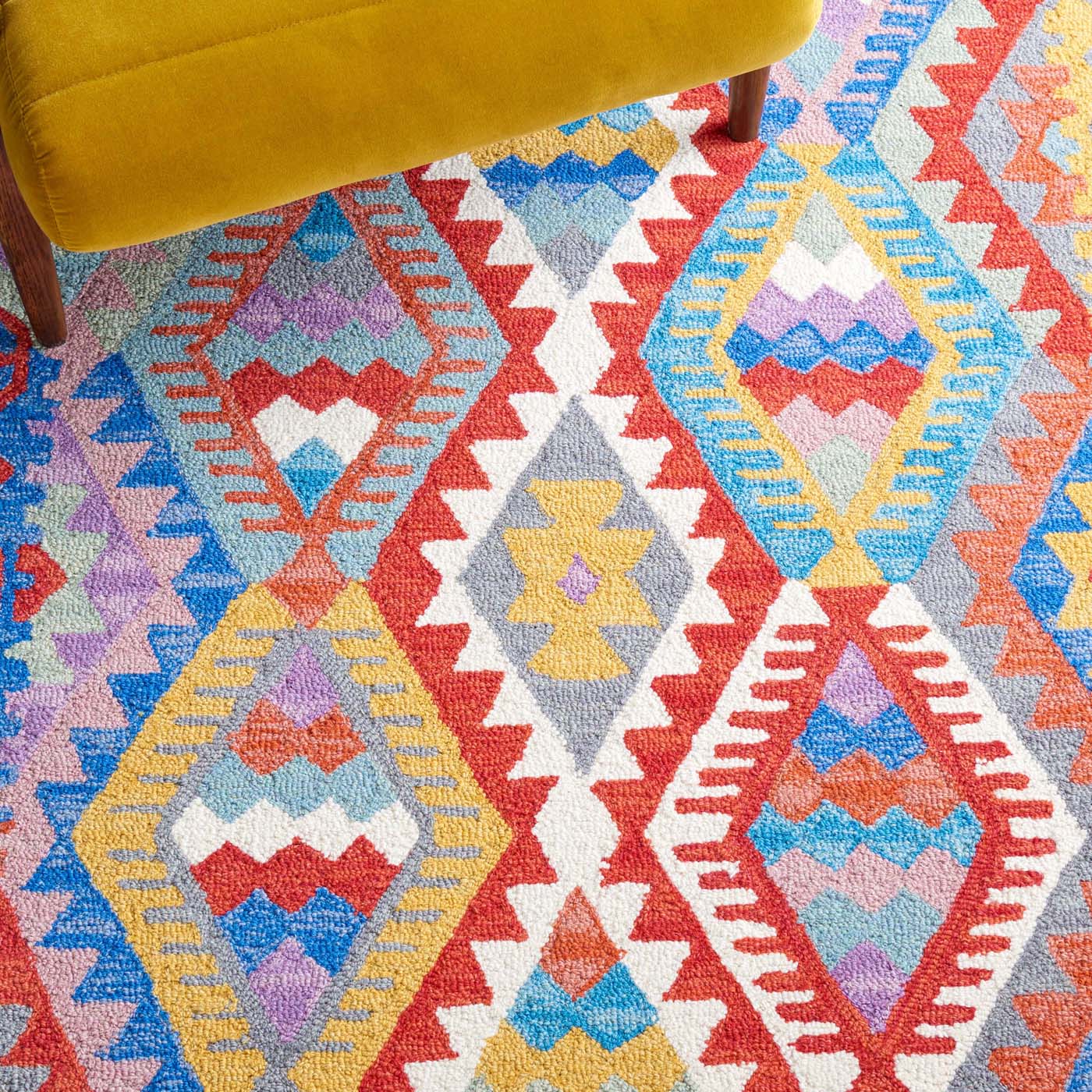 Safavieh Aspen 407 Rug, APN407 - Ivory / Red