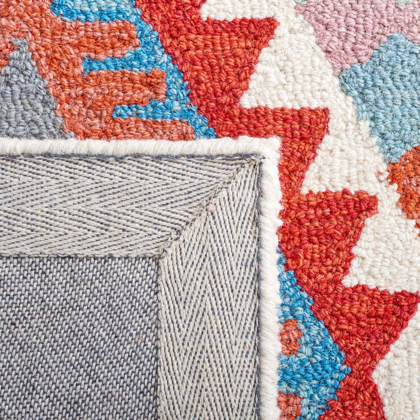 Safavieh Aspen 407 Rug, APN407 - Ivory / Red