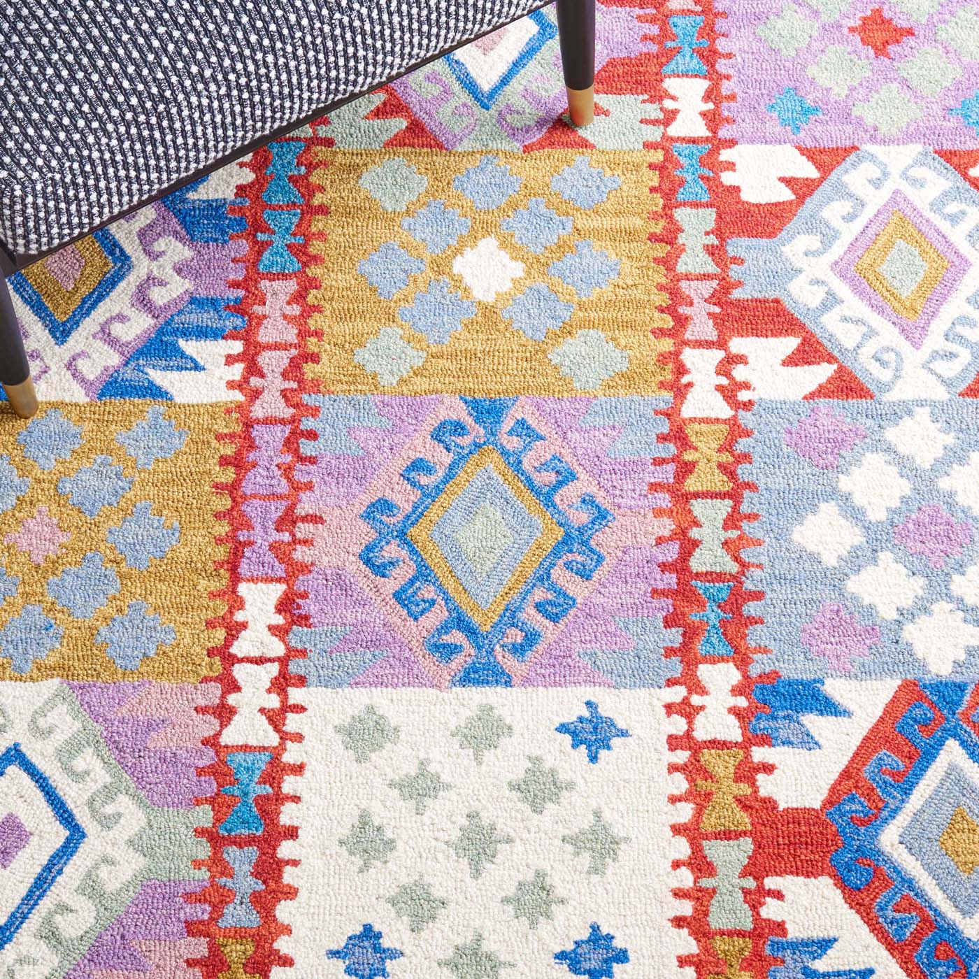 Safavieh Aspen 409 Rug, APN409 - Red / Ivory