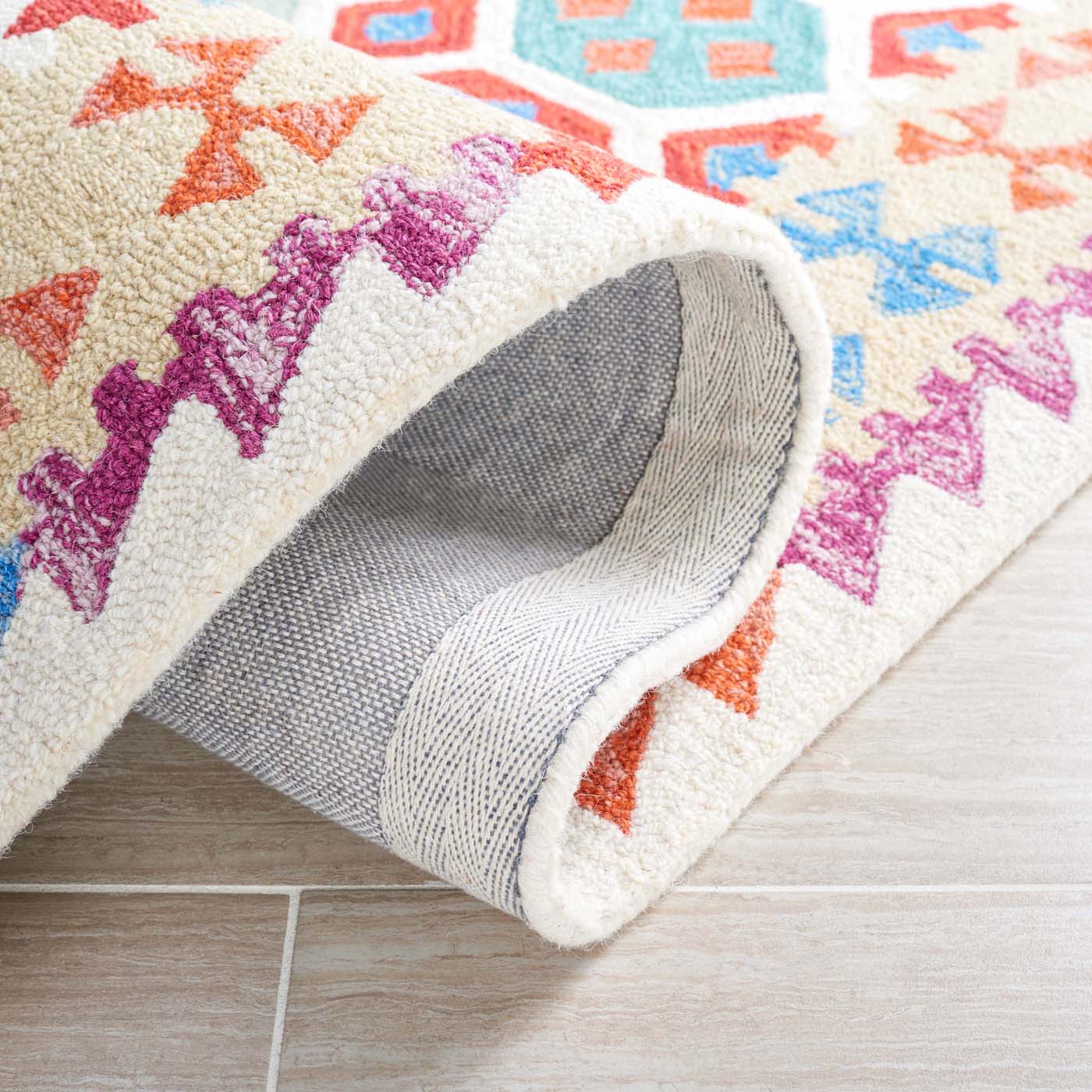 Safavieh Aspen 410 Rug, APN410 - Ivory / Red