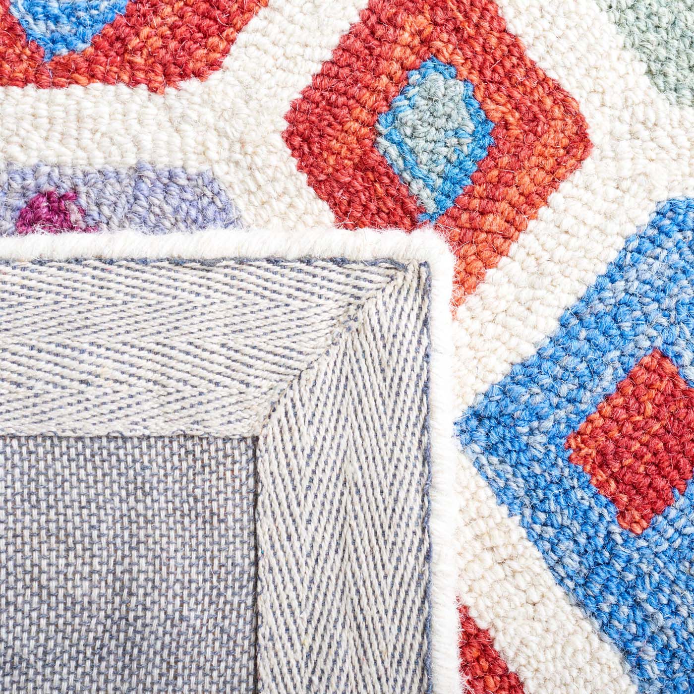 Safavieh Aspen 410 Rug, APN410 - Ivory / Red