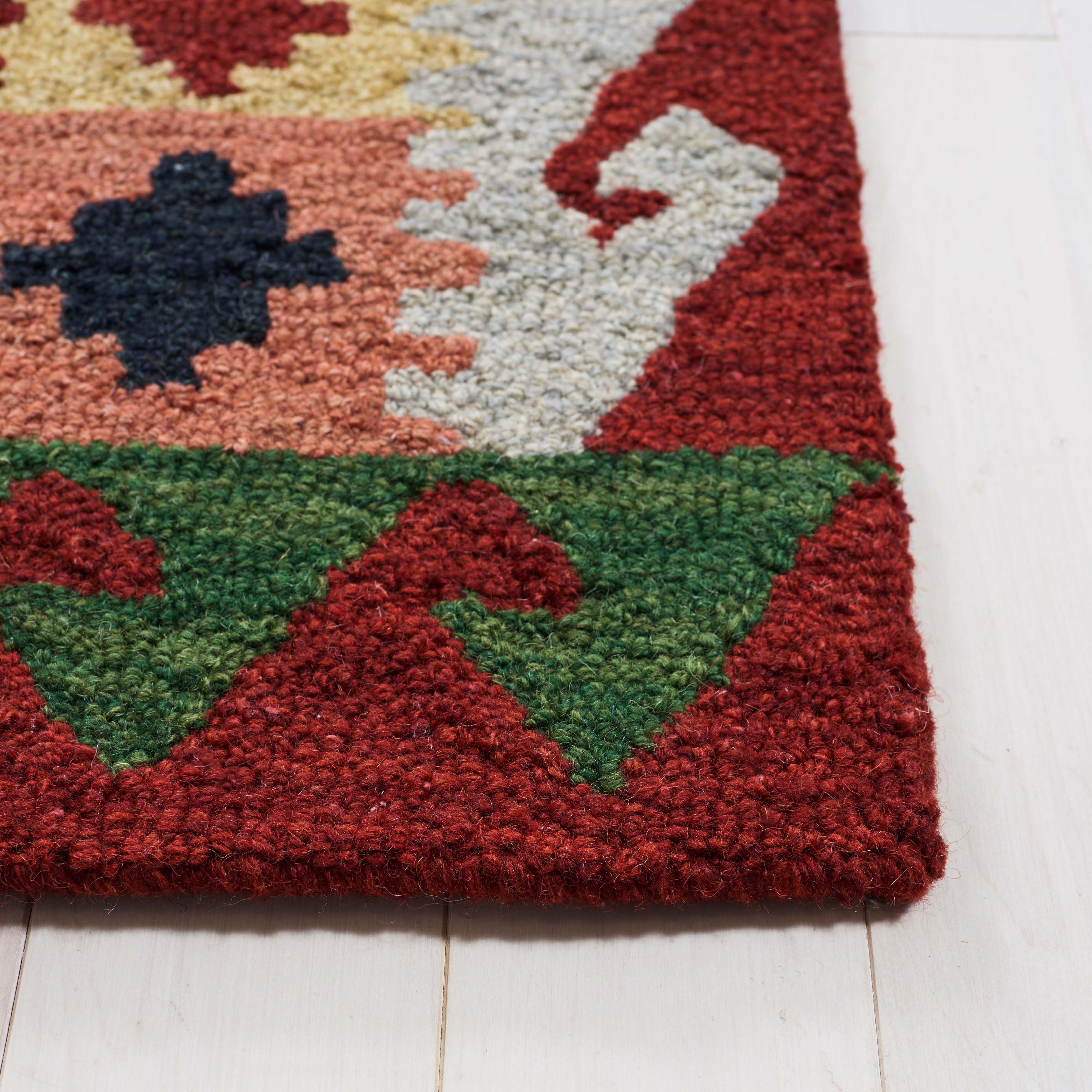 Safavieh Aspen 418 Rug, APN418 - Red / Green