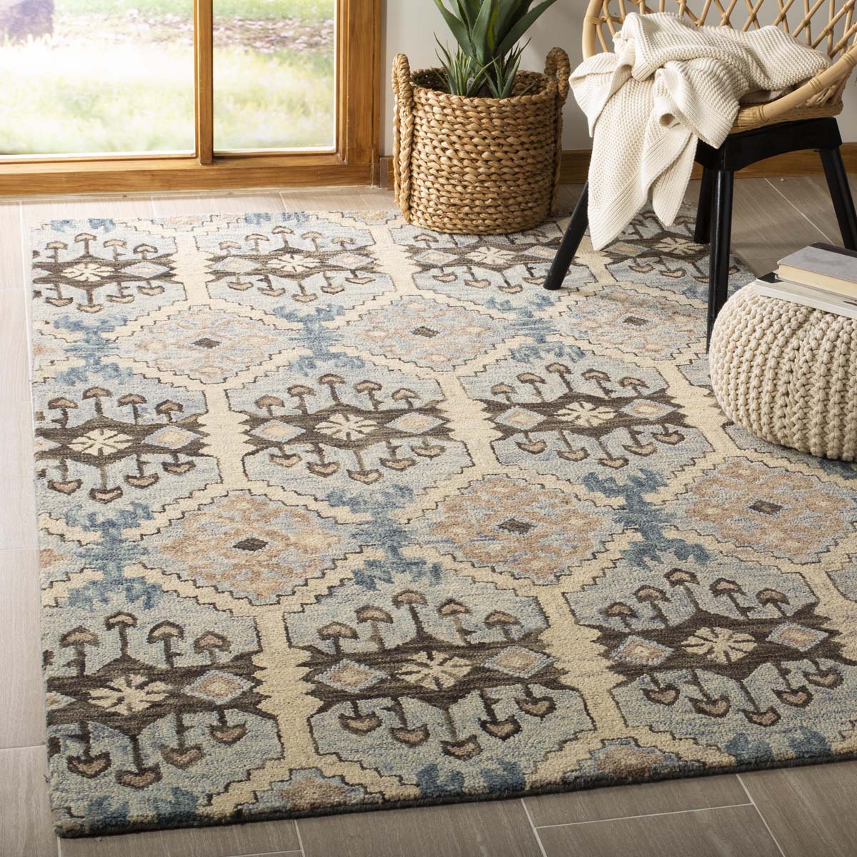 Safavieh Aspen 512 Rug, APN512 - Light Blue / Cream
