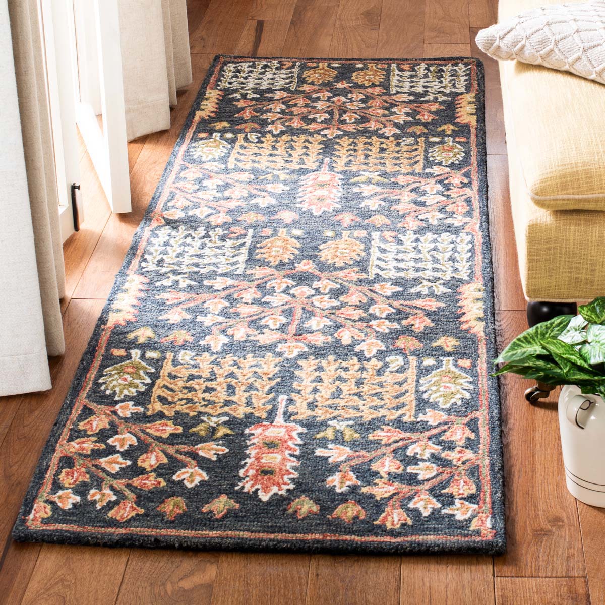 Safavieh Aspen 522 Rug, APN522 - Black / Red