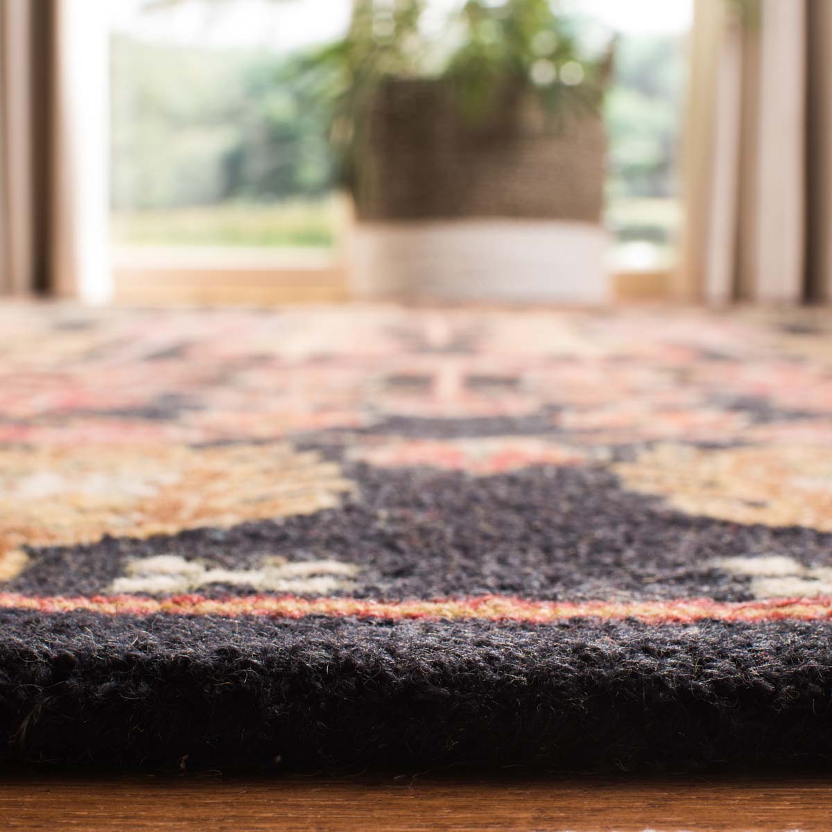 Safavieh Aspen 522 Rug, APN522 - Black / Red