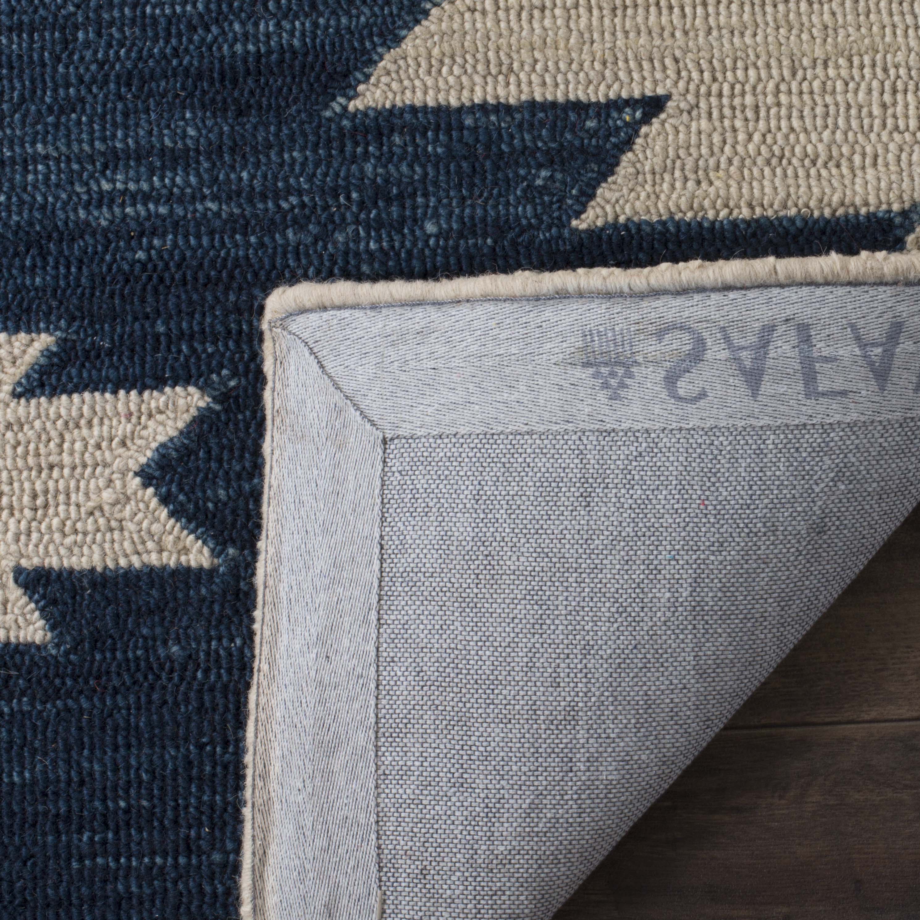 Safavieh Aspen 704 Rug, APN704 - Ivory / Multi