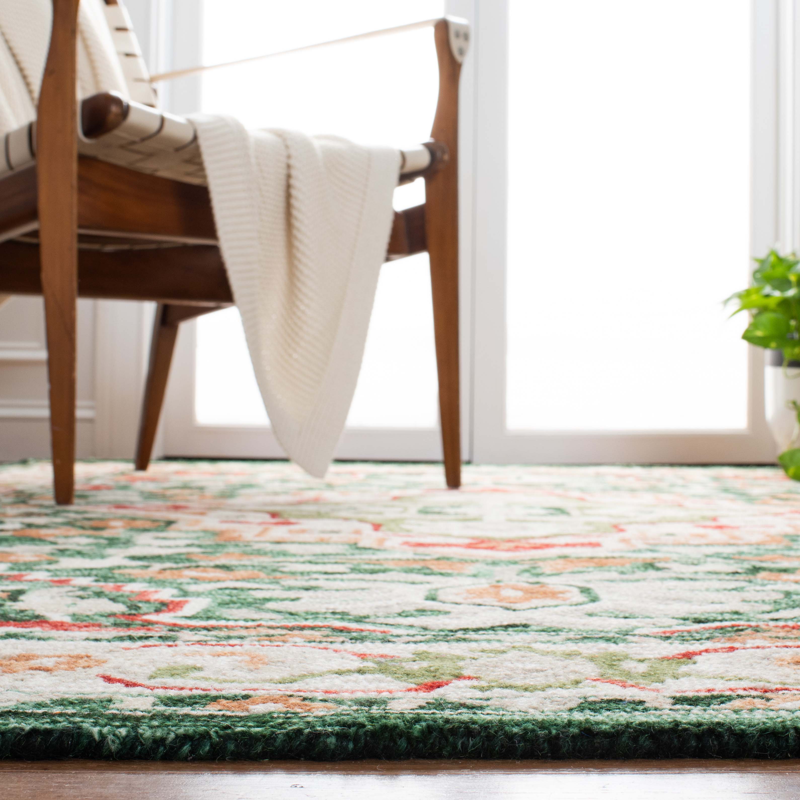 Safavieh Aspen 705 Rug, APN705 - Green / Red