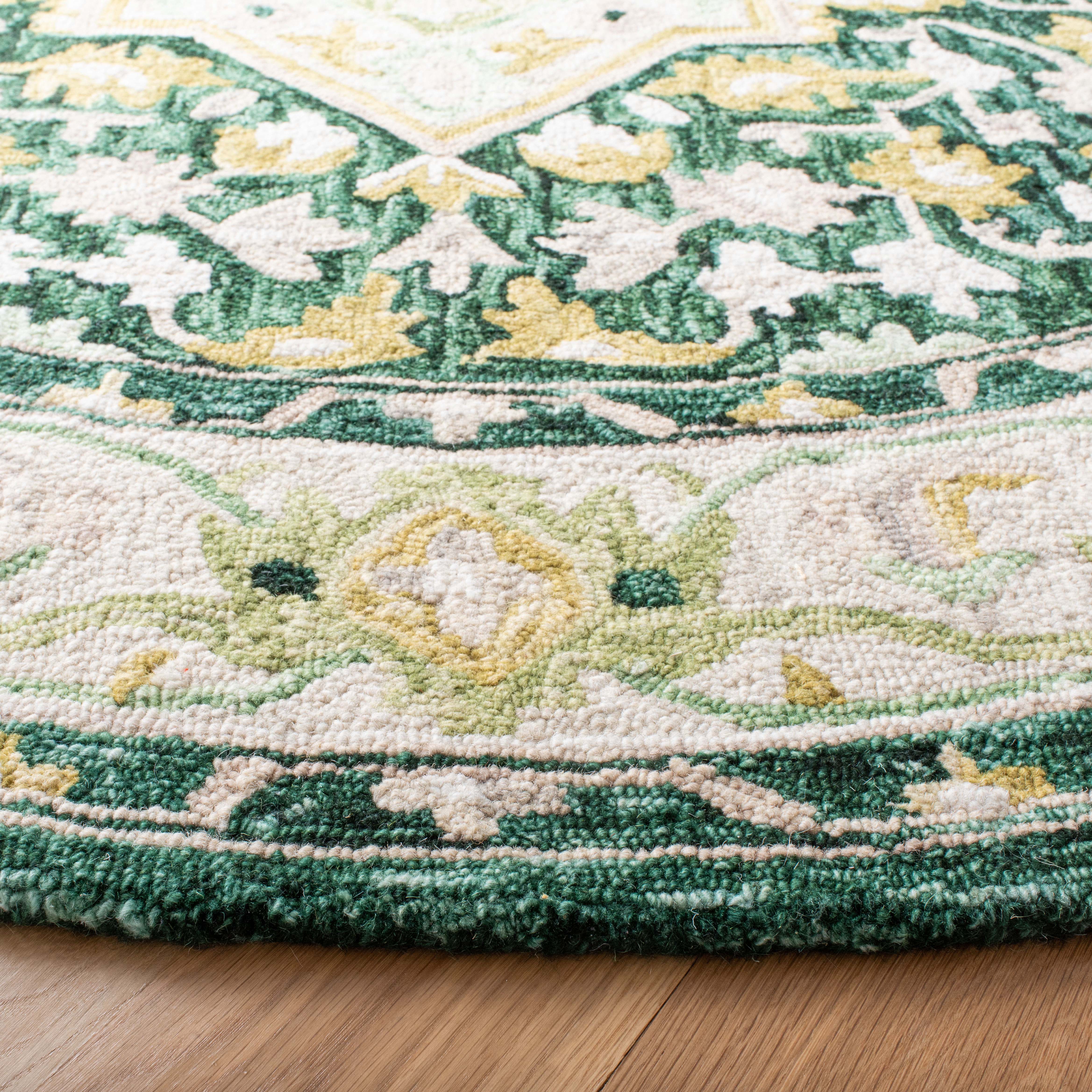 Safavieh Aspen 705 Rug, APN705 - Green / Ivory