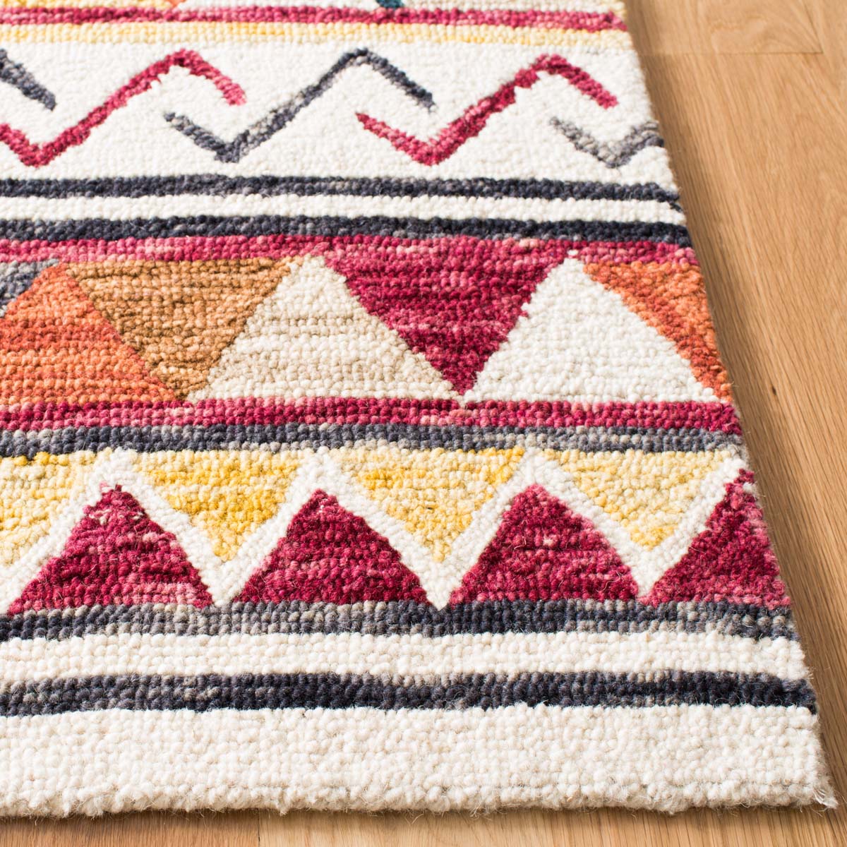 Safavieh Aspen 806 Rug, APN806 - Rust / Ivory