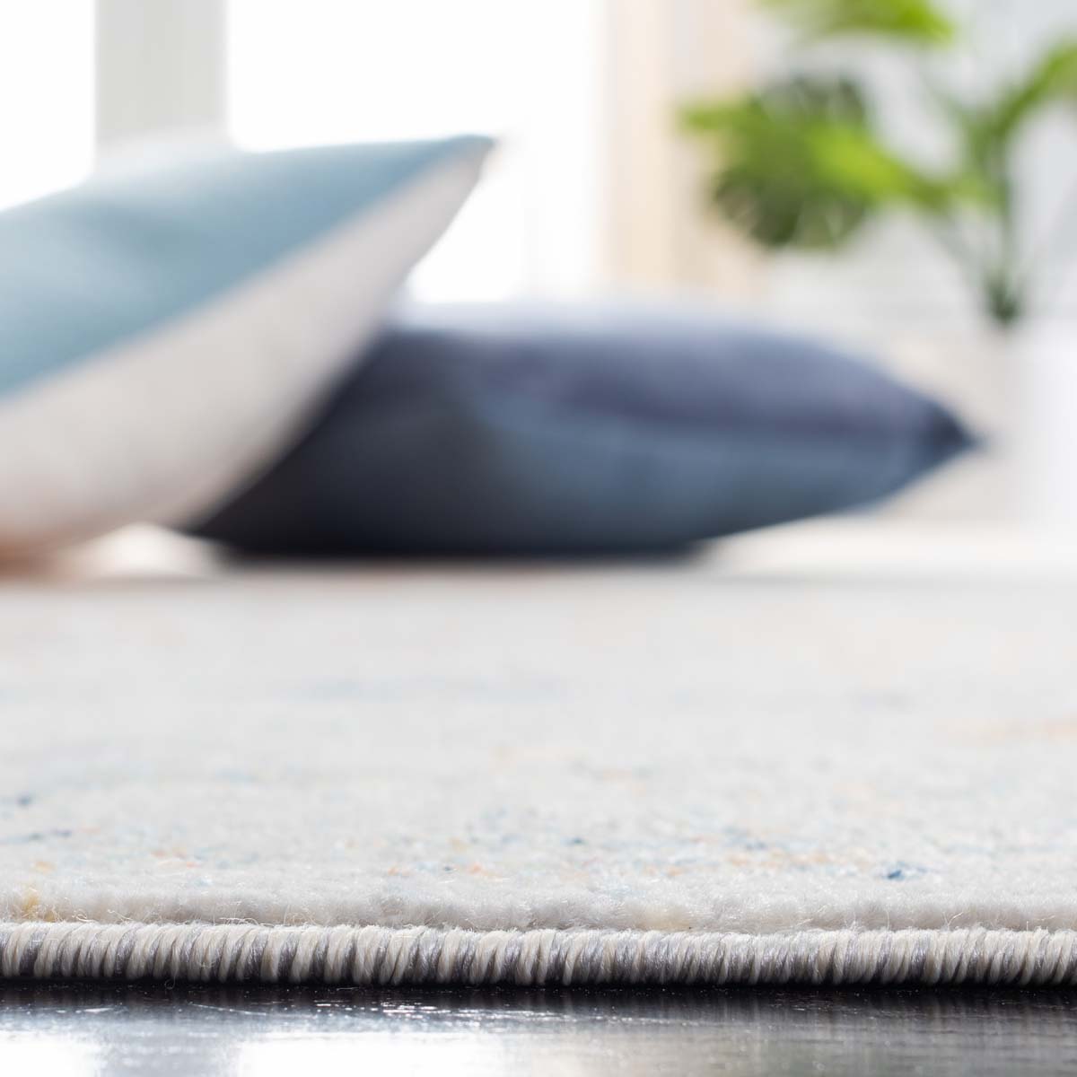 Safavieh Aria 581 Rug, ARA581 - Ivory / Rust