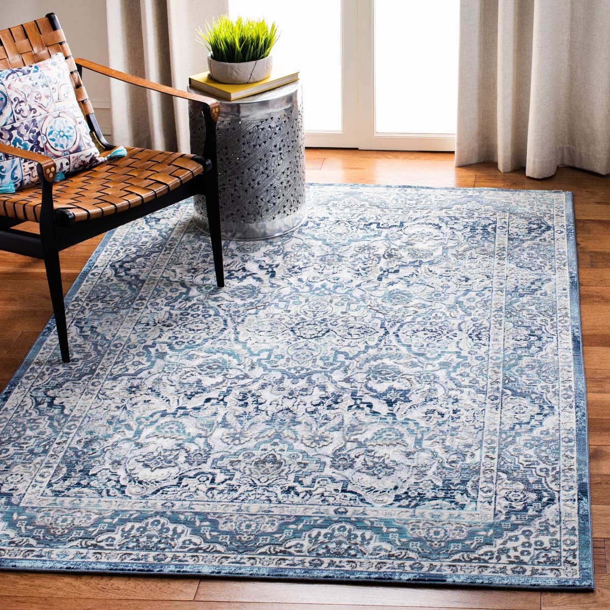Safavieh Aria 770 Rug, ARA770 - Ivory / Navy