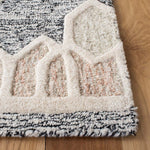 Safavieh Artistry 501 Rug, ARR501 - Ivory / Black