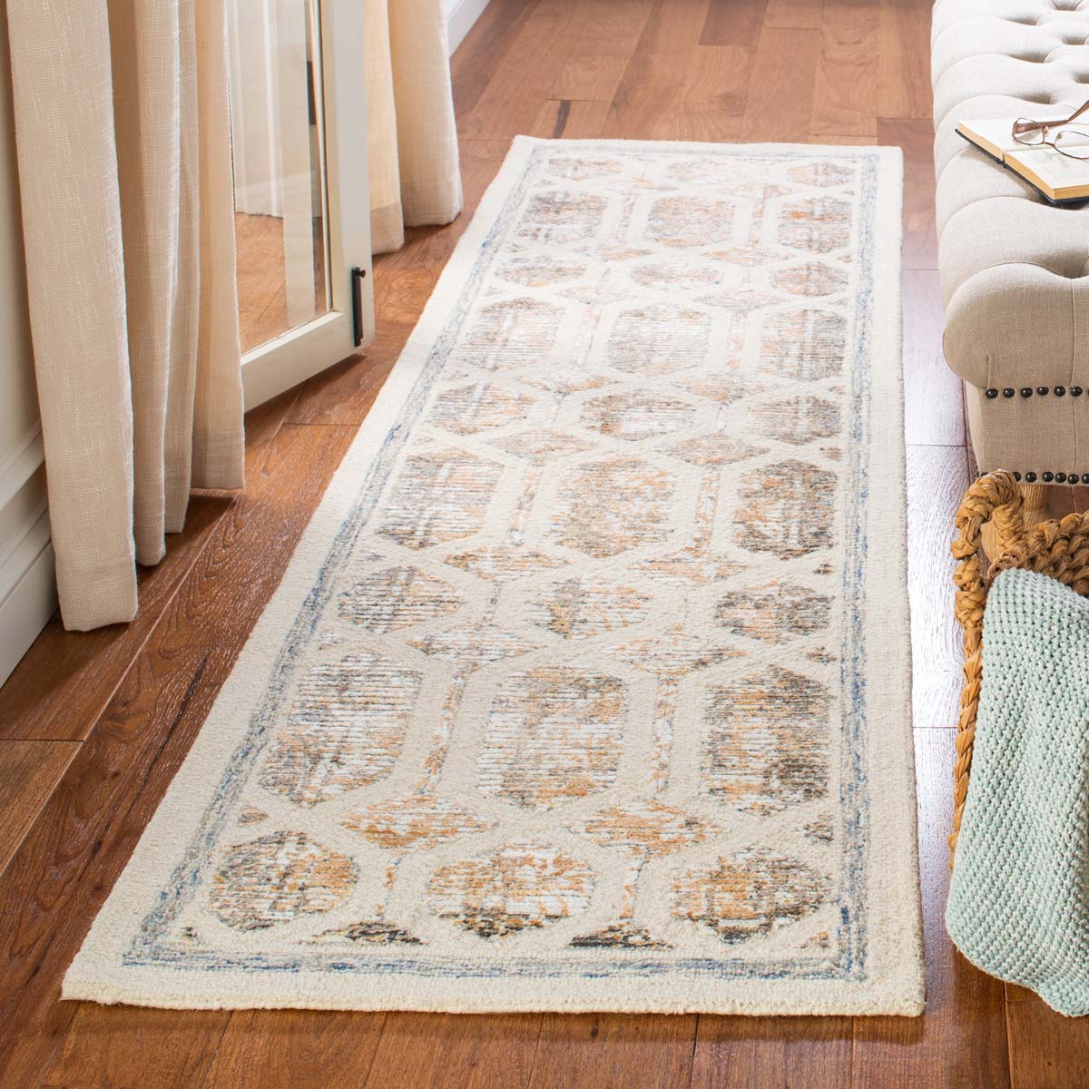 Safavieh Artistry 665 Rug, ARR665 - Ivory / Gold