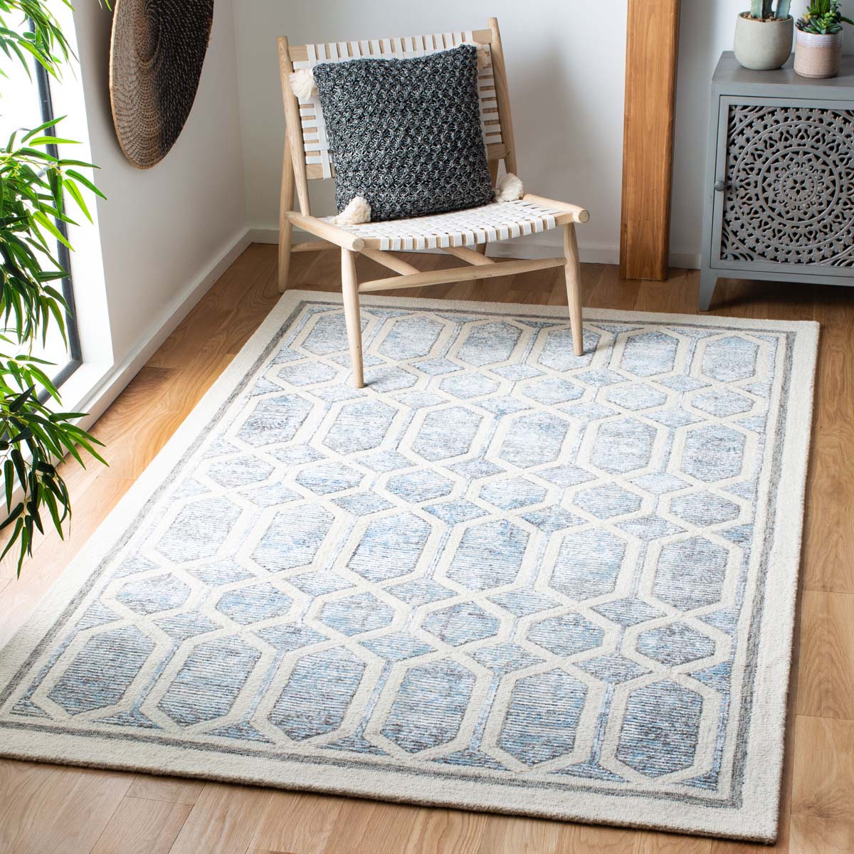 Safavieh Artistry 665 Rug, ARR665 - Ivory / Blue