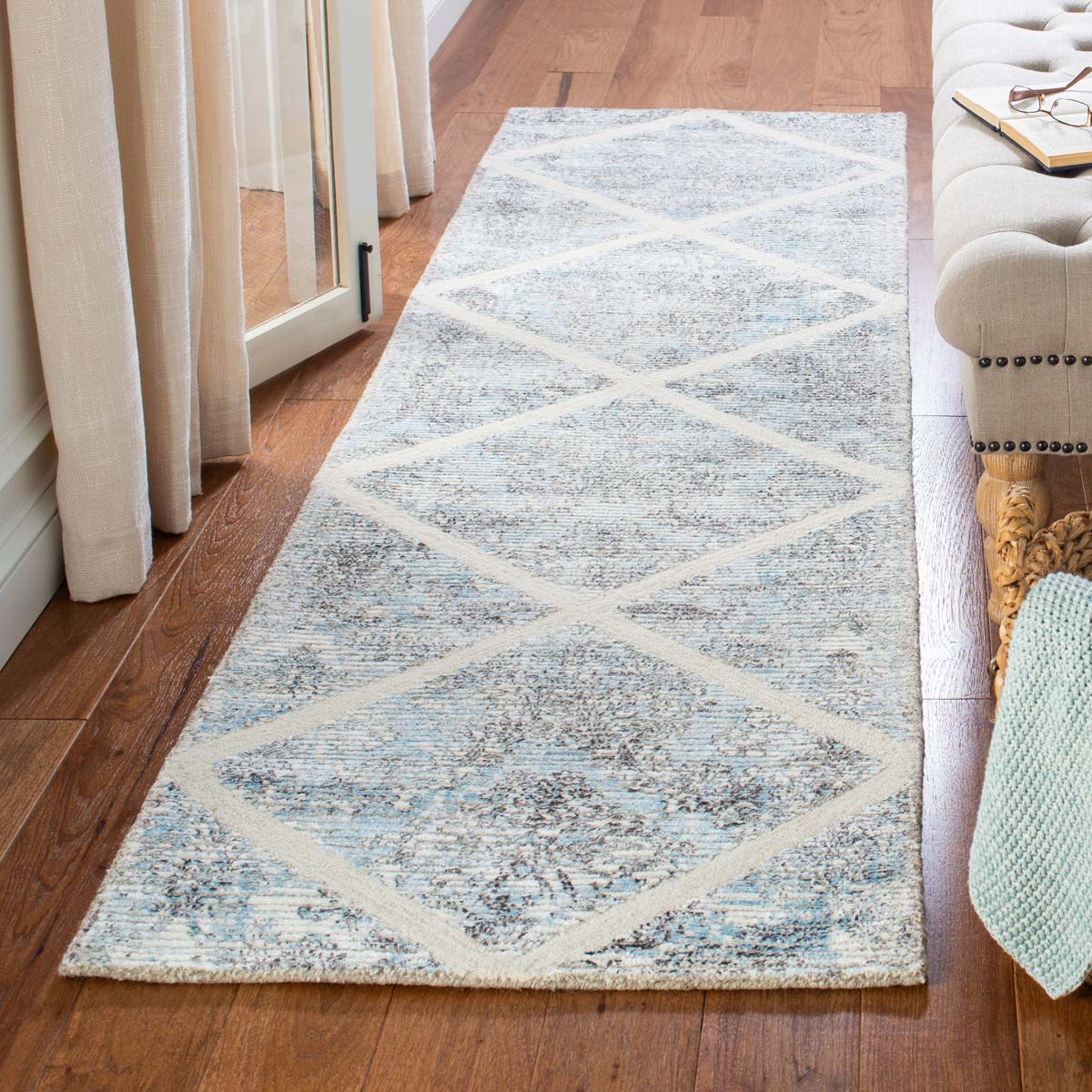 Safavieh Artistry 667 Rug, ARR667 - Ivory / Blue