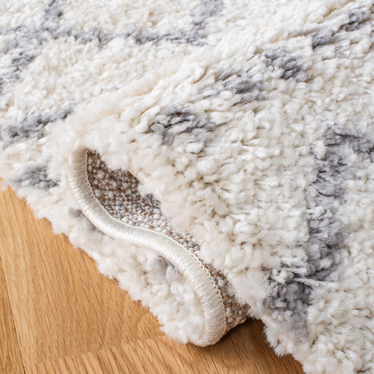 Safavieh Arizona Shag 741 Rug, White, ASG741 - Ivory / Grey