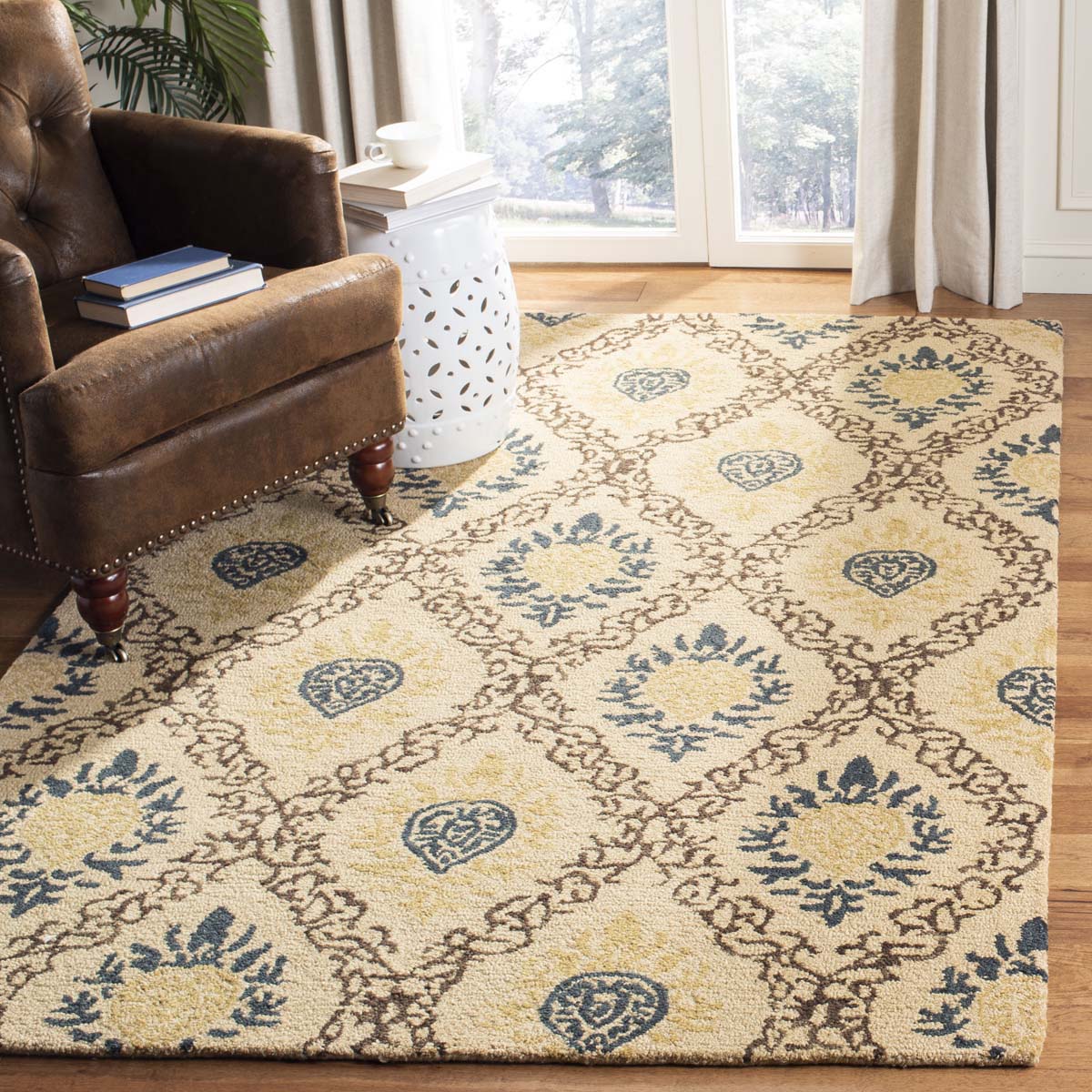 Safavieh Antiquity 60A Rug, AT460A - Light Gold / Multi