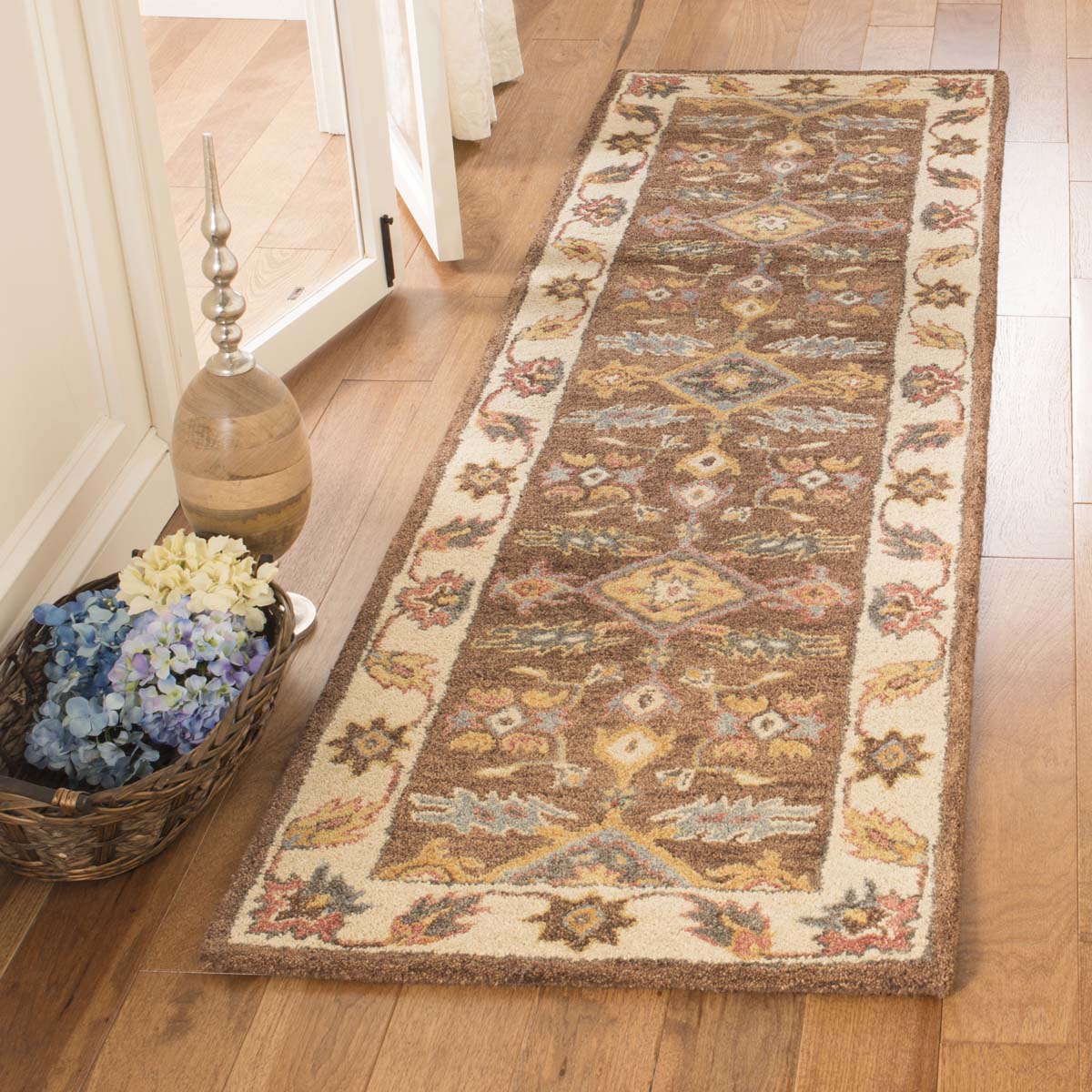 Safavieh Antiquity 02T Rug, AT502T - Dark Brown / Ivory