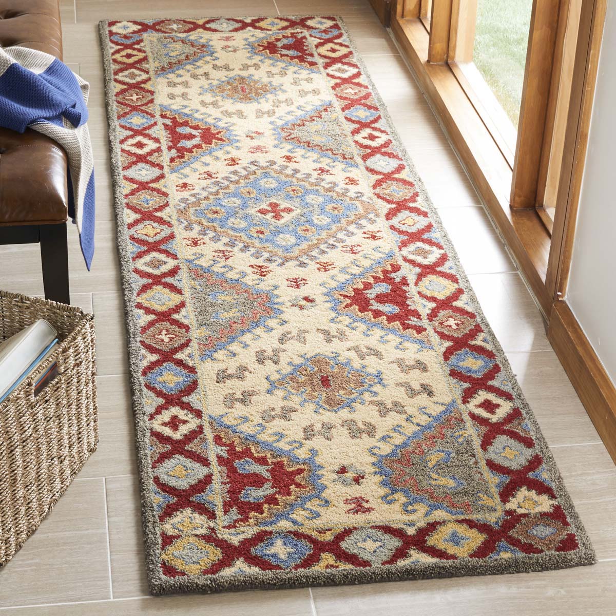 Safavieh Antiquity 07Q Rug, AT507Q - Red / Ivory