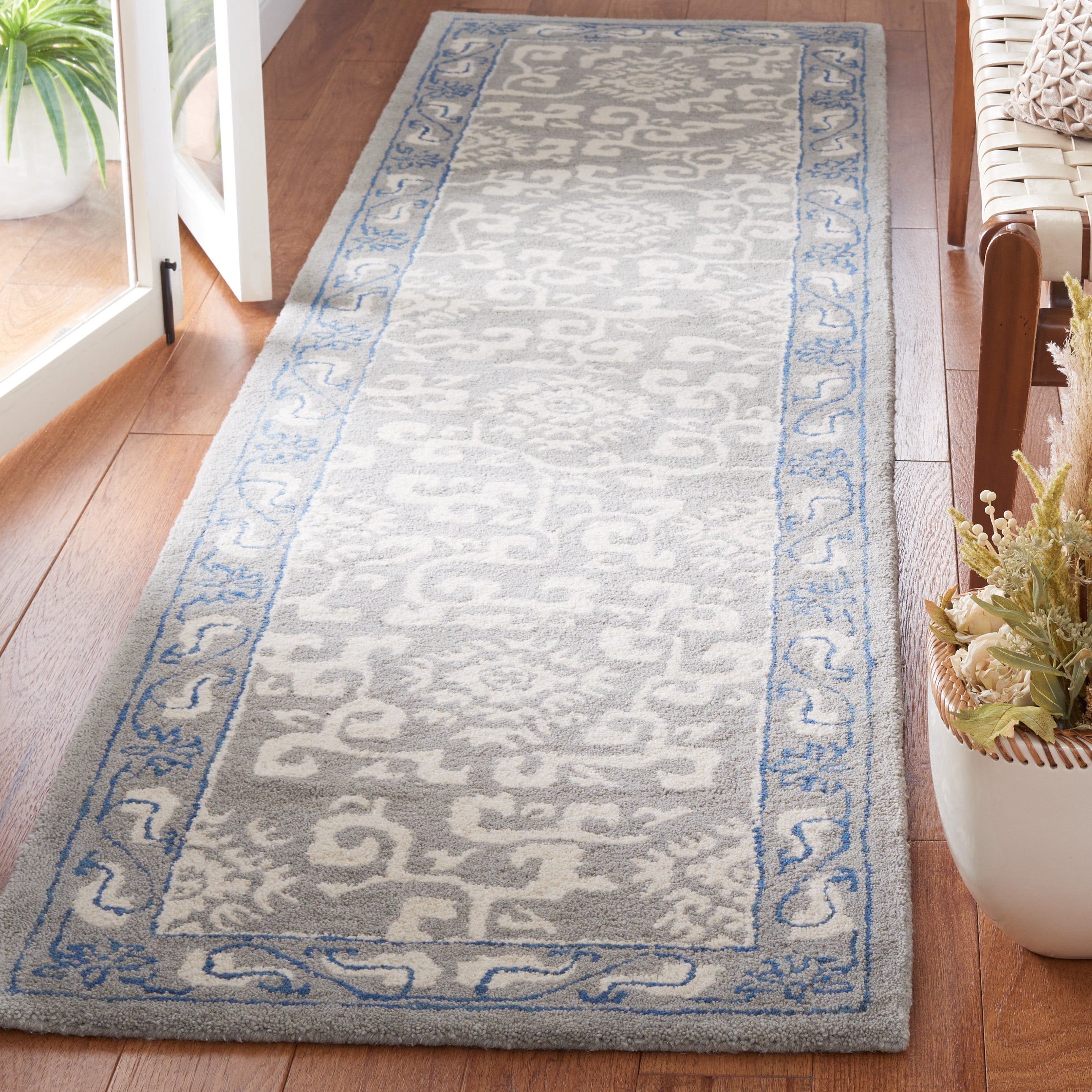 Safavieh Antiquity 60 Rug, AT860 - Grey / Ivory