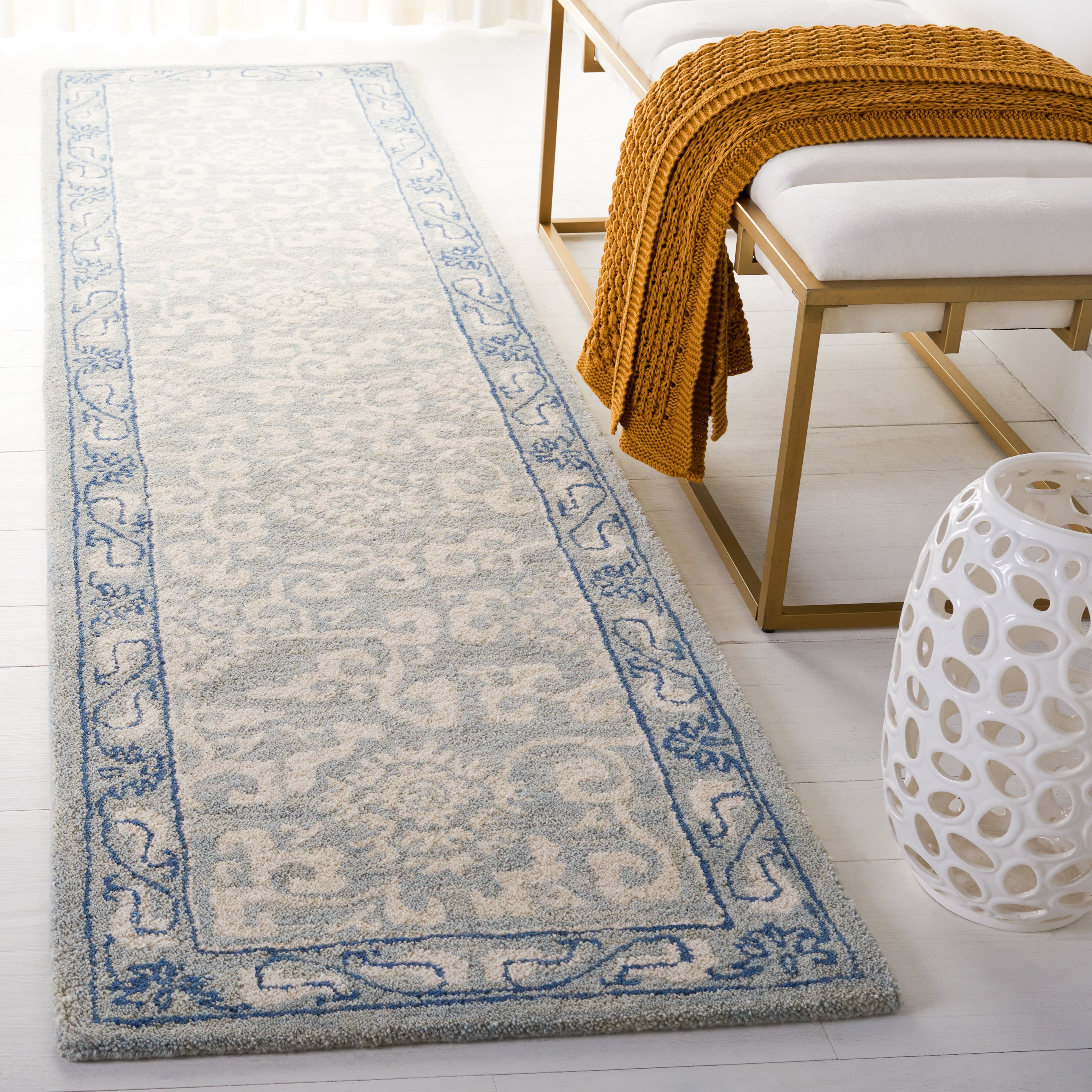 Safavieh Antiquity 60 Rug, AT860 - Light Blue / Ivory