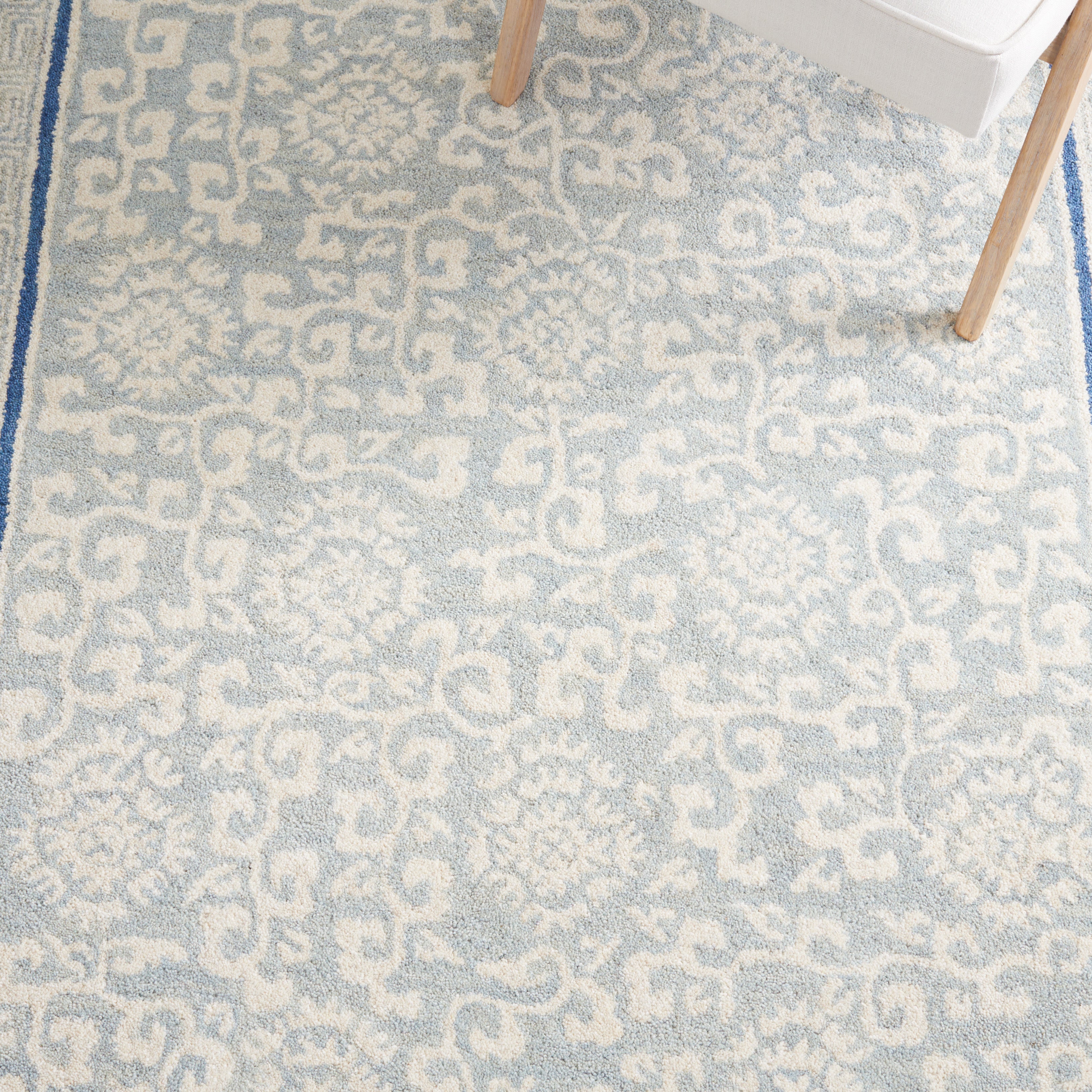 Safavieh Antiquity 60 Rug, AT860 - Light Blue / Ivory
