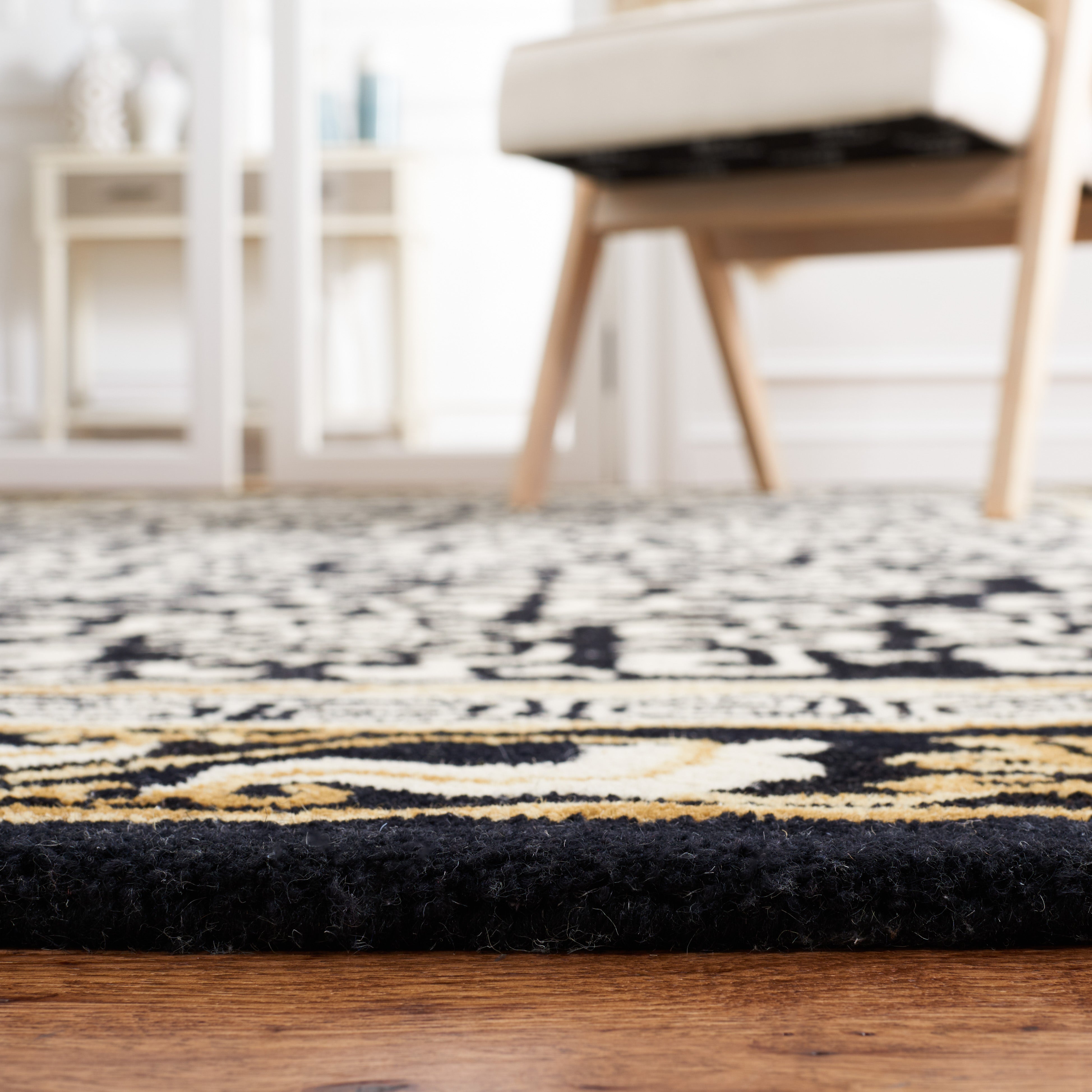 Safavieh Antiquity 60 Rug, AT860 - Black / Ivory