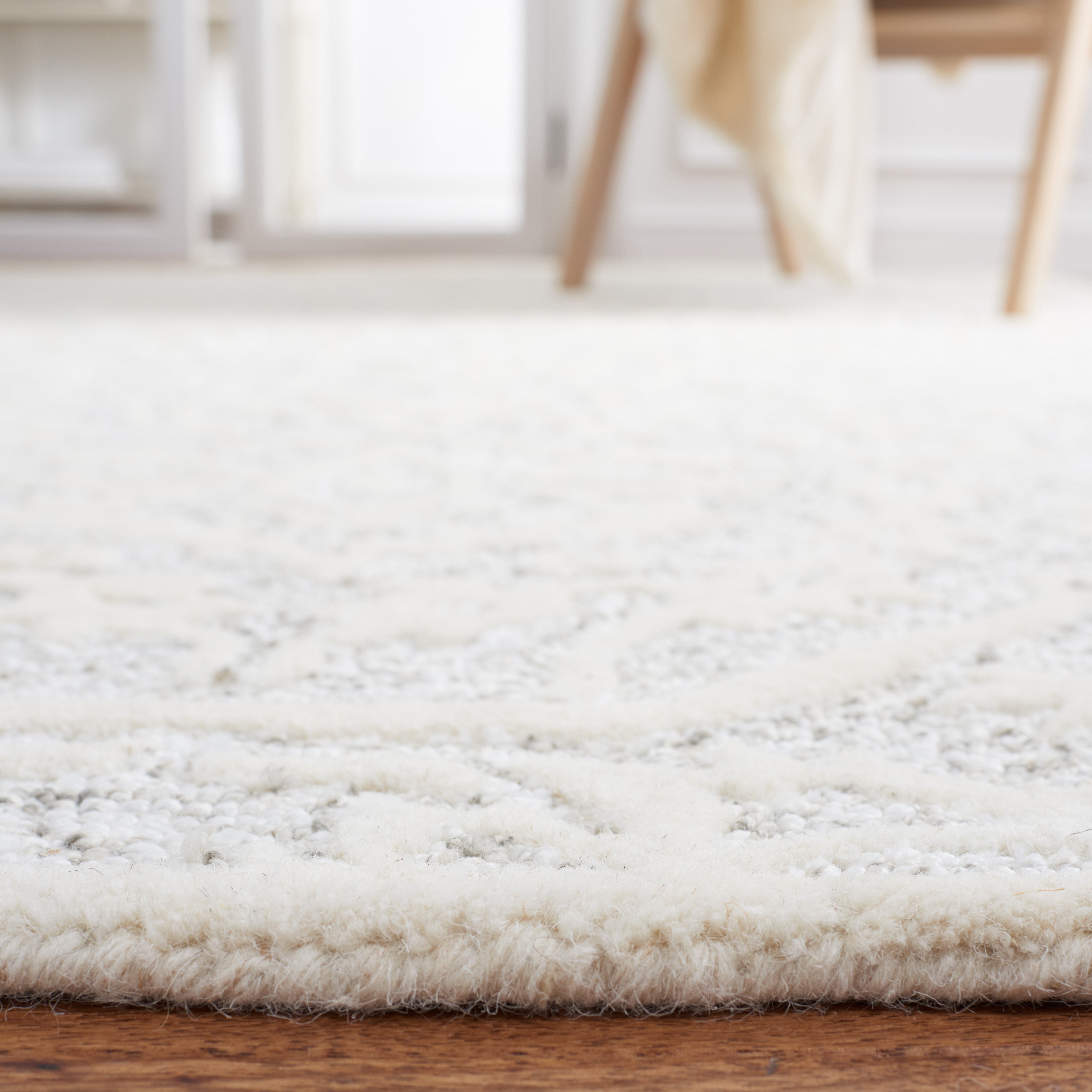 Safavieh Antiquity 61 Rug, AT861 - Silver / Ivory